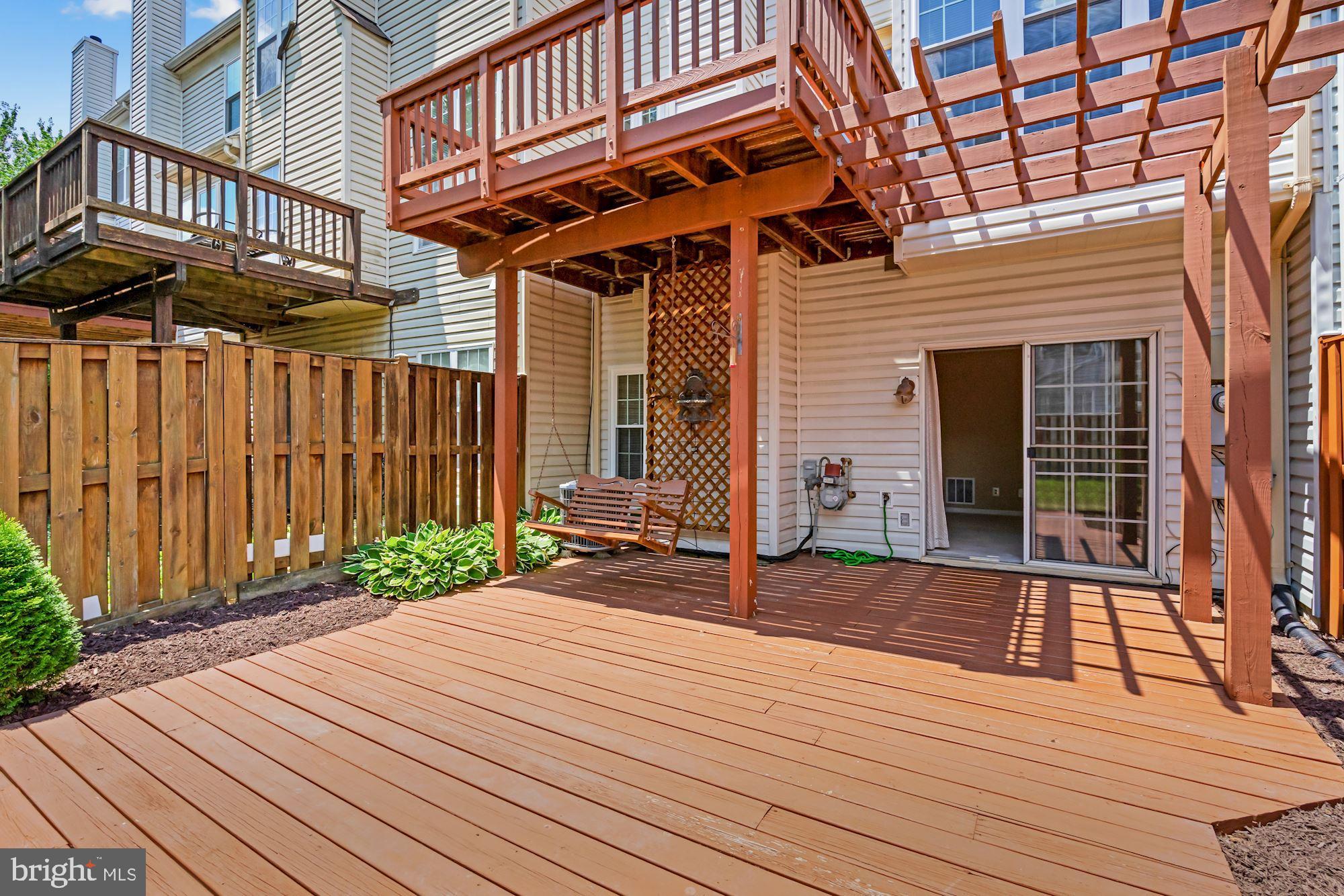 ISLAND CREEK - Residential