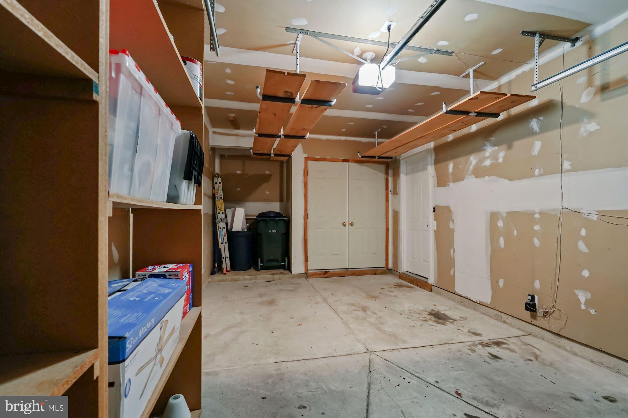 ISLAND CREEK - Residential