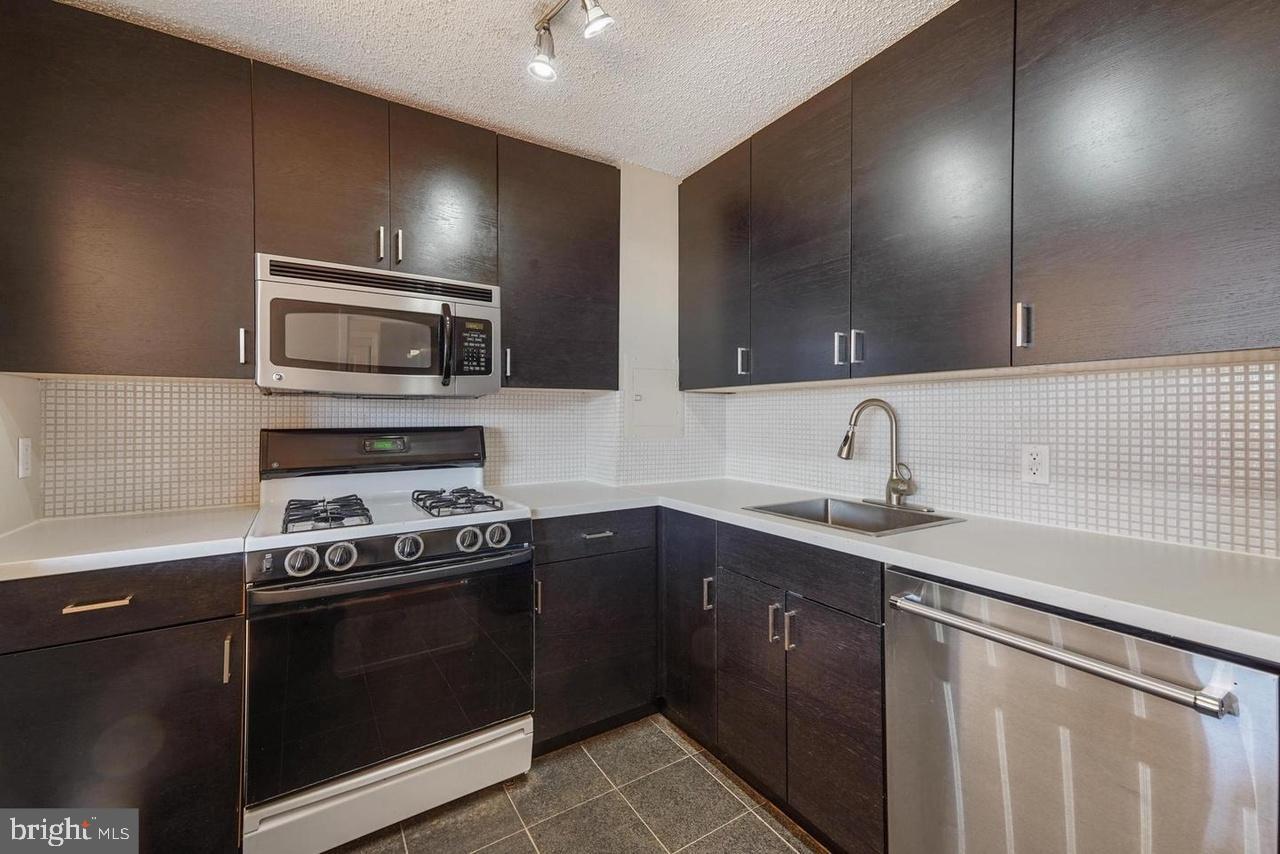 1030 E LANCASTER AVENUE 906