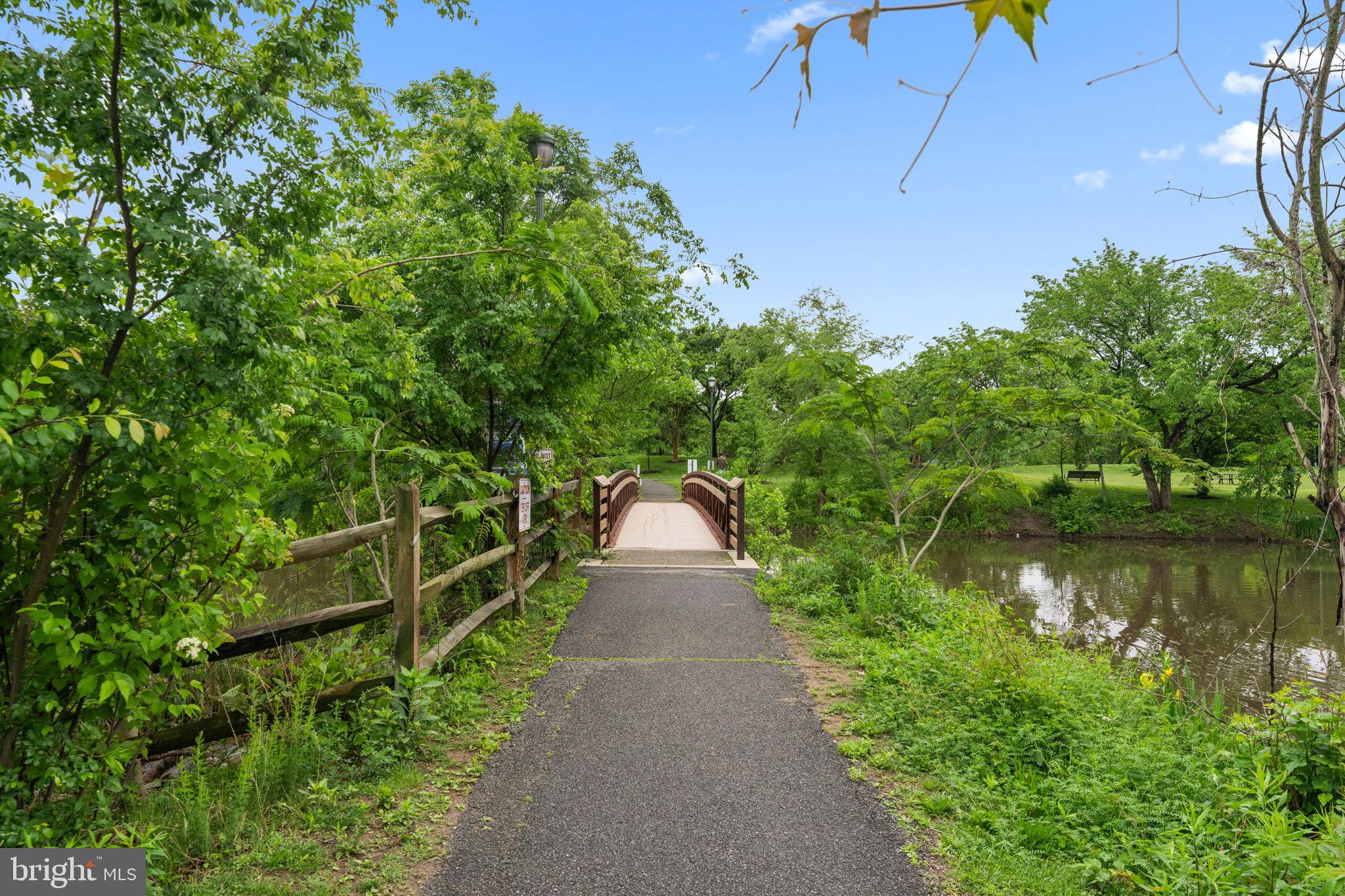 CAMERON STATION - Residential