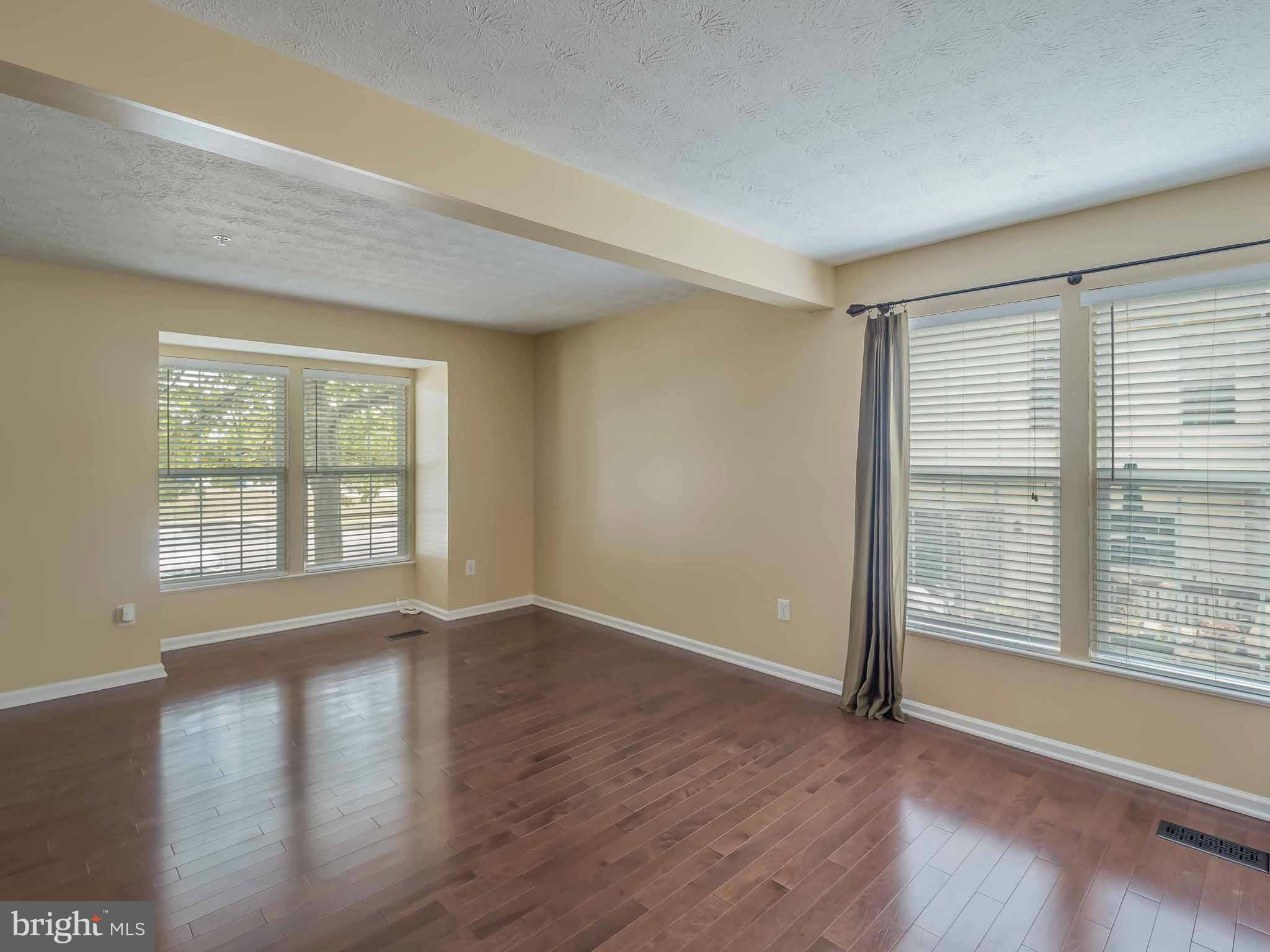 SHADY OAKS - Residential