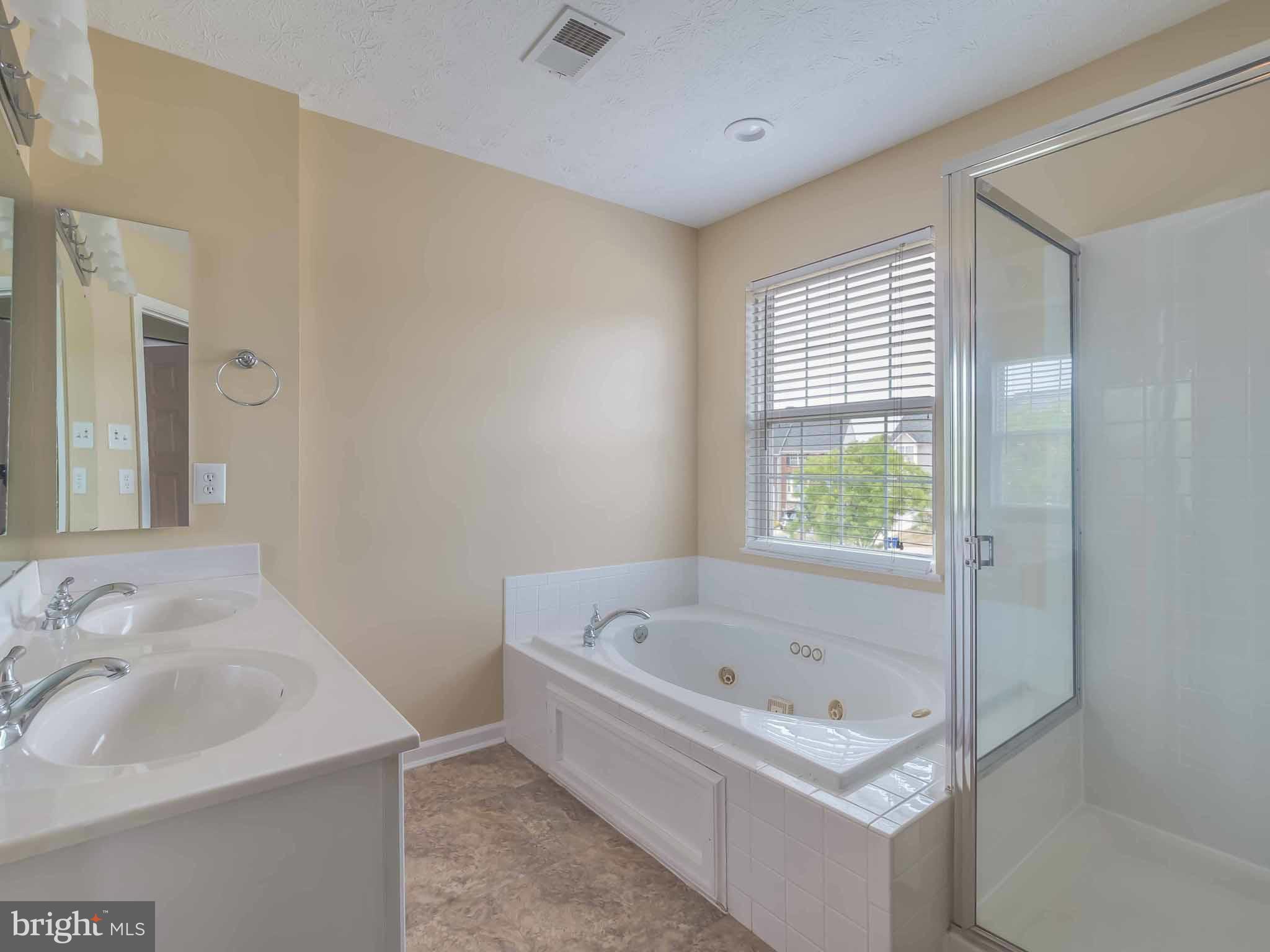 SHADY OAKS - Residential