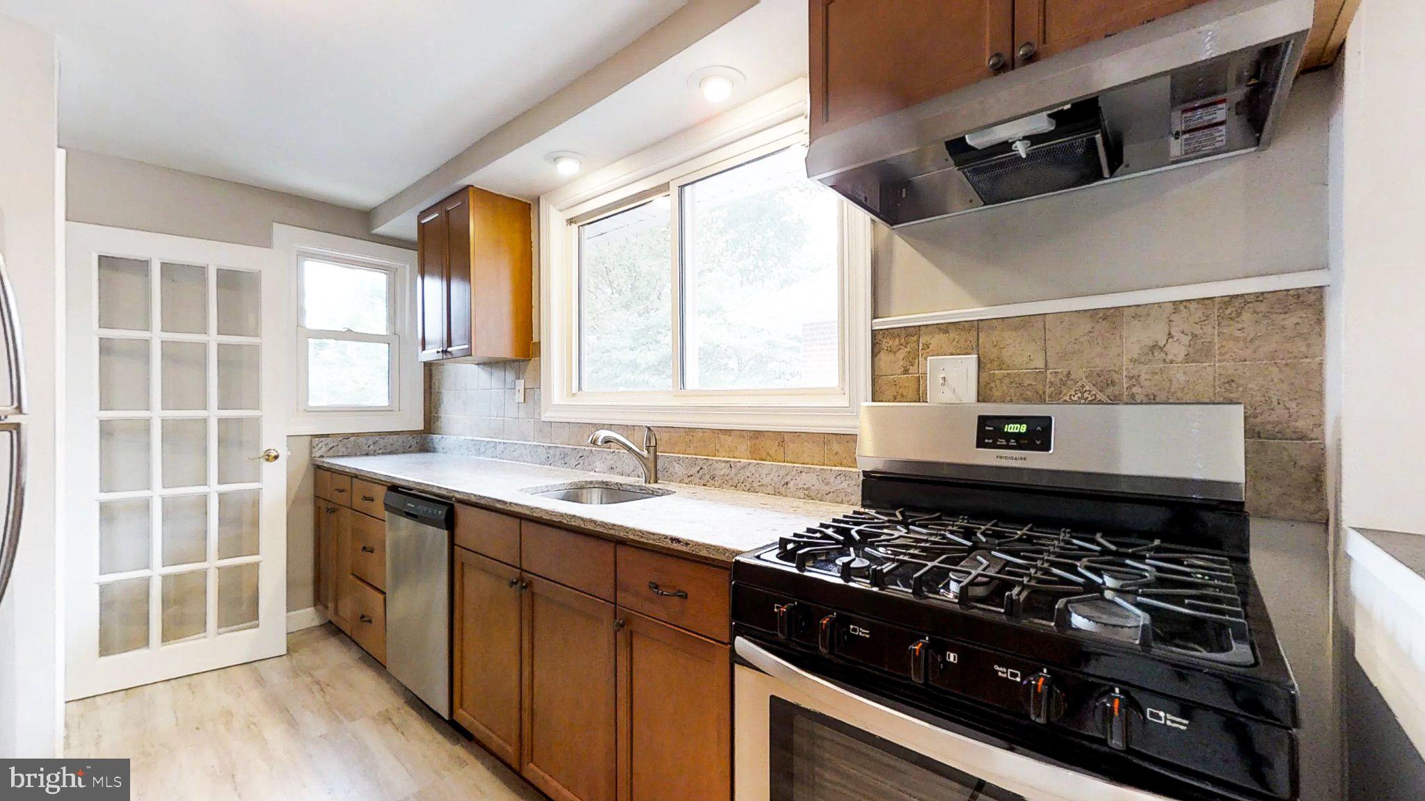 24 W 7TH AVENUE