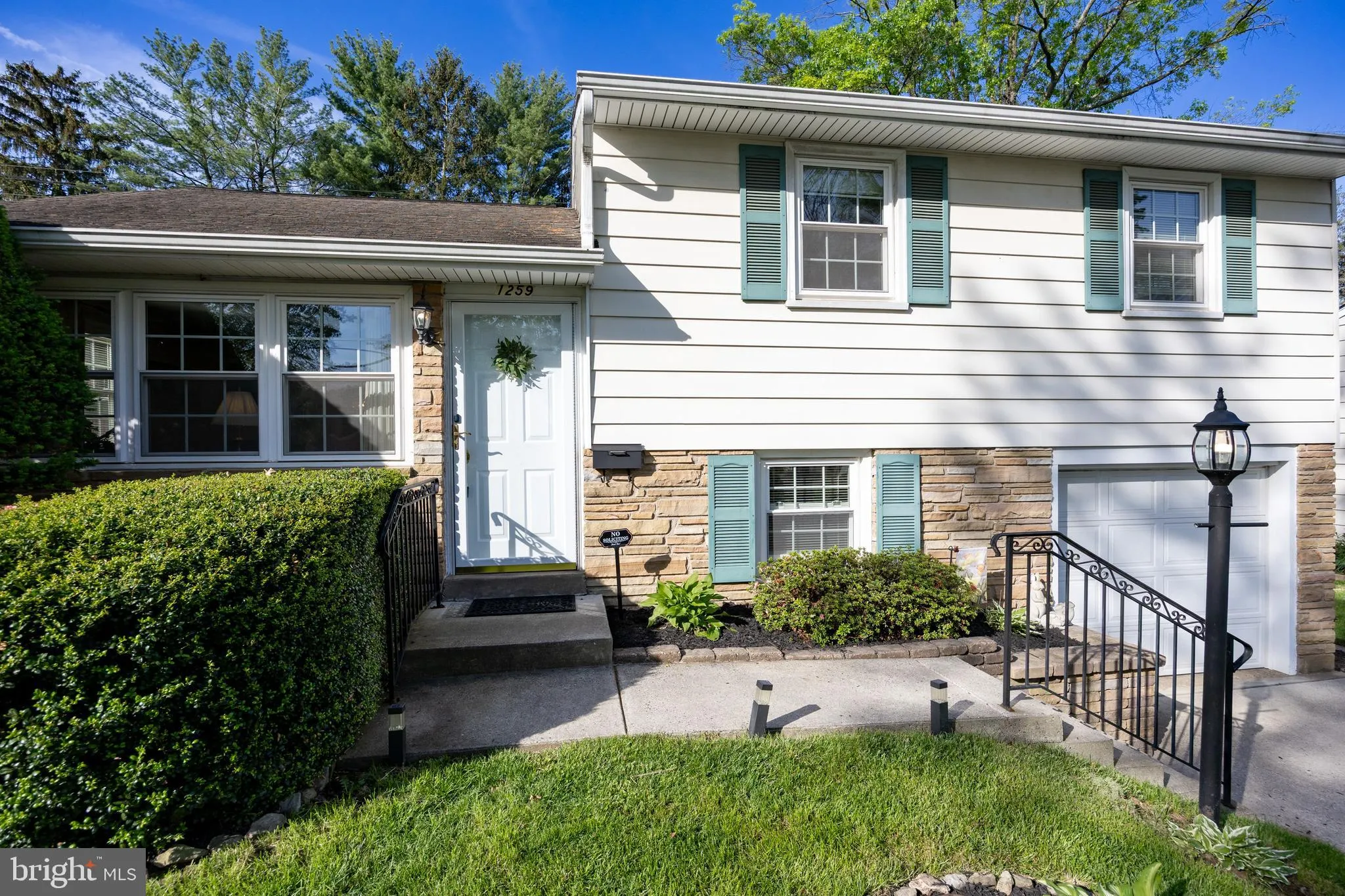 Phoenixville, Pennsylvania 19460, United States, 3 Bedrooms Bedrooms, ,2 BathroomsBathrooms,Residential,Pending,129047