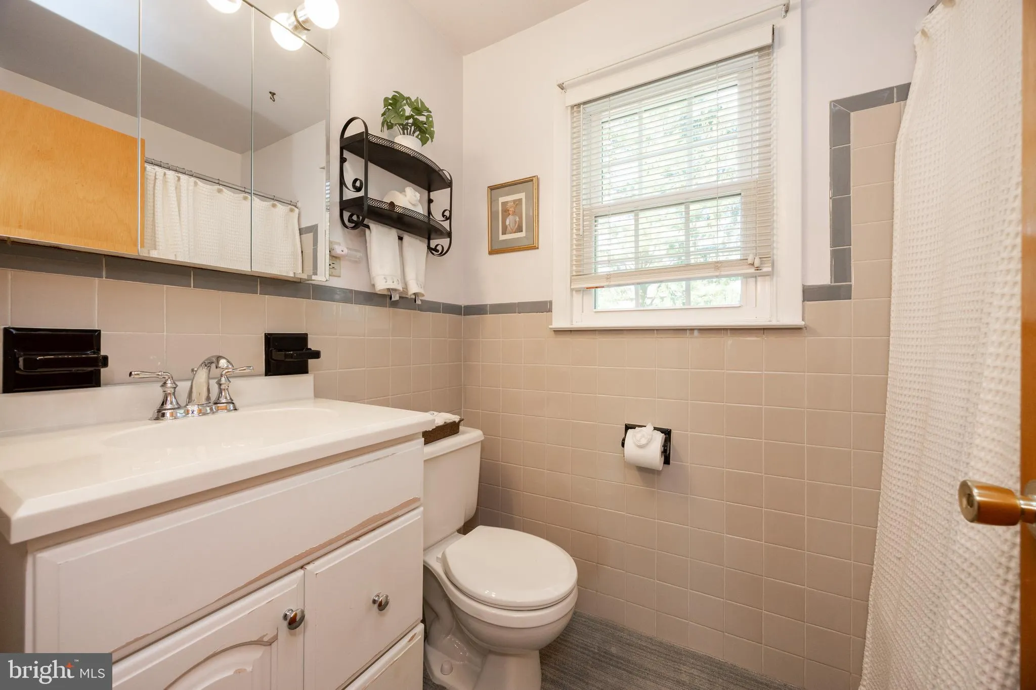 Phoenixville, Pennsylvania 19460, United States, 3 Bedrooms Bedrooms, ,2 BathroomsBathrooms,Residential,Pending,129047