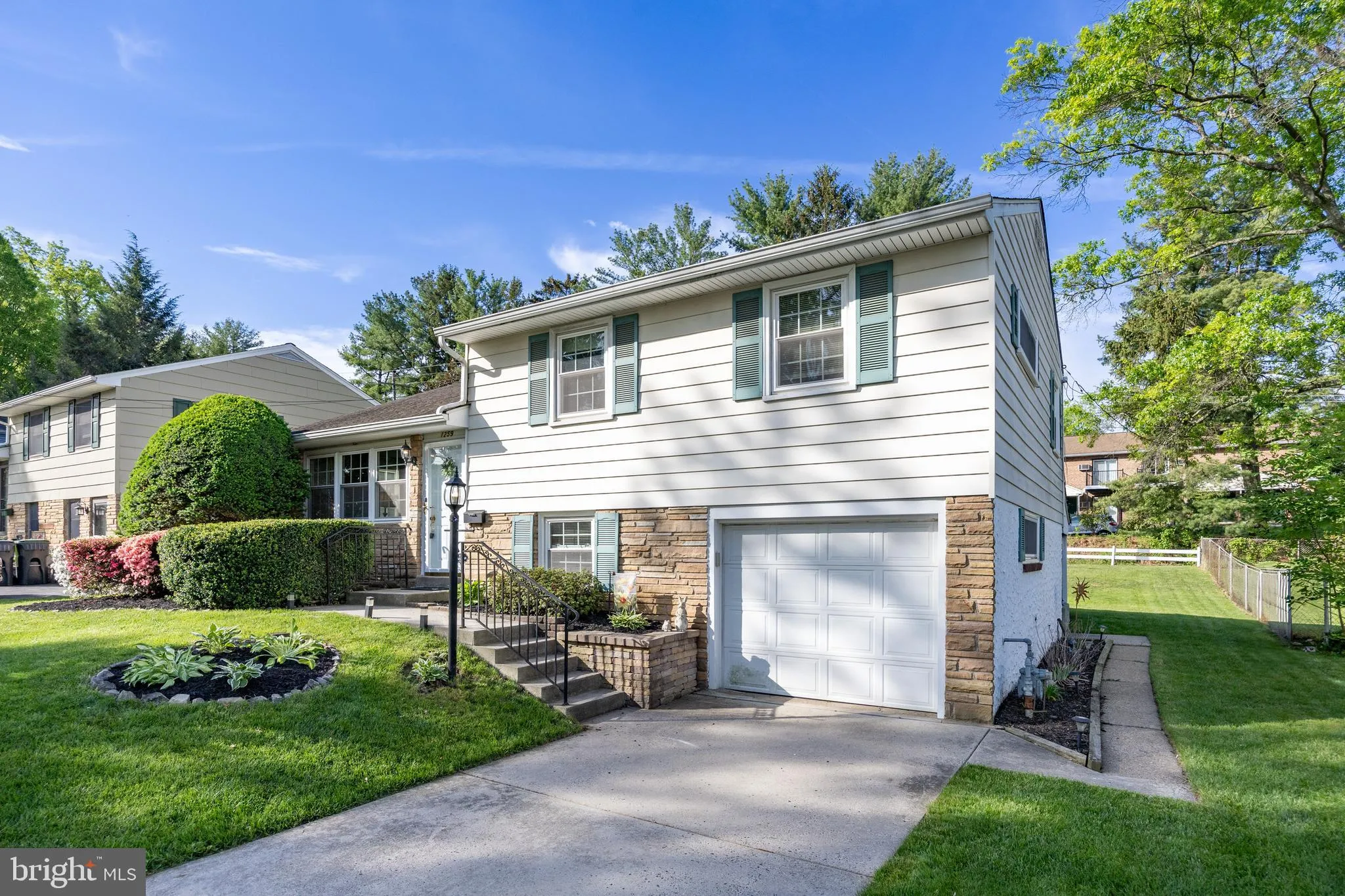 Phoenixville, Pennsylvania 19460, United States, 3 Bedrooms Bedrooms, ,2 BathroomsBathrooms,Residential,Pending,129047