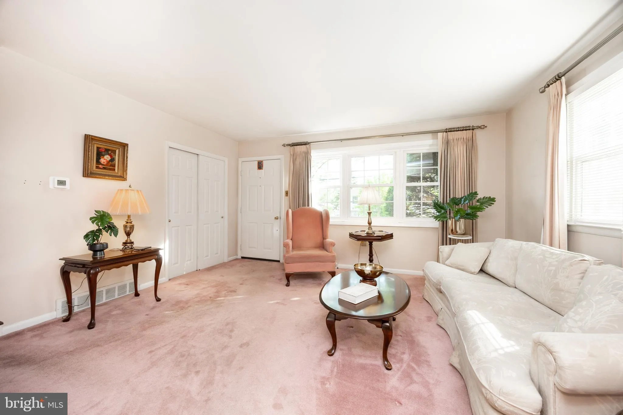 Phoenixville, Pennsylvania 19460, United States, 3 Bedrooms Bedrooms, ,2 BathroomsBathrooms,Residential,Pending,129047