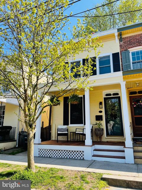 Townhouse For Sale - 53 Buttonwood Street<br/> LAMBERTVILLE, NJ 08530