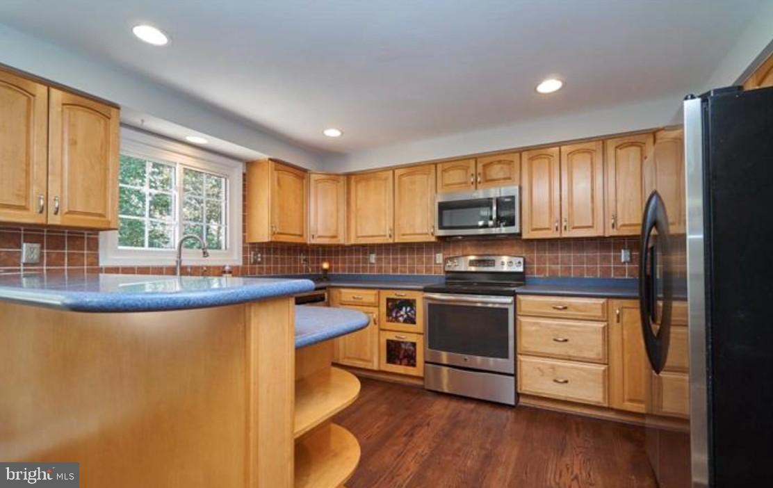 GAILA WOODS - Residential Lease