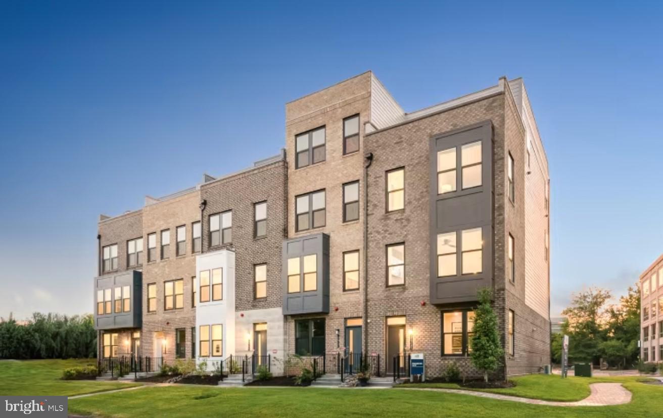 RESTON ARBORETUM - Residential Lease