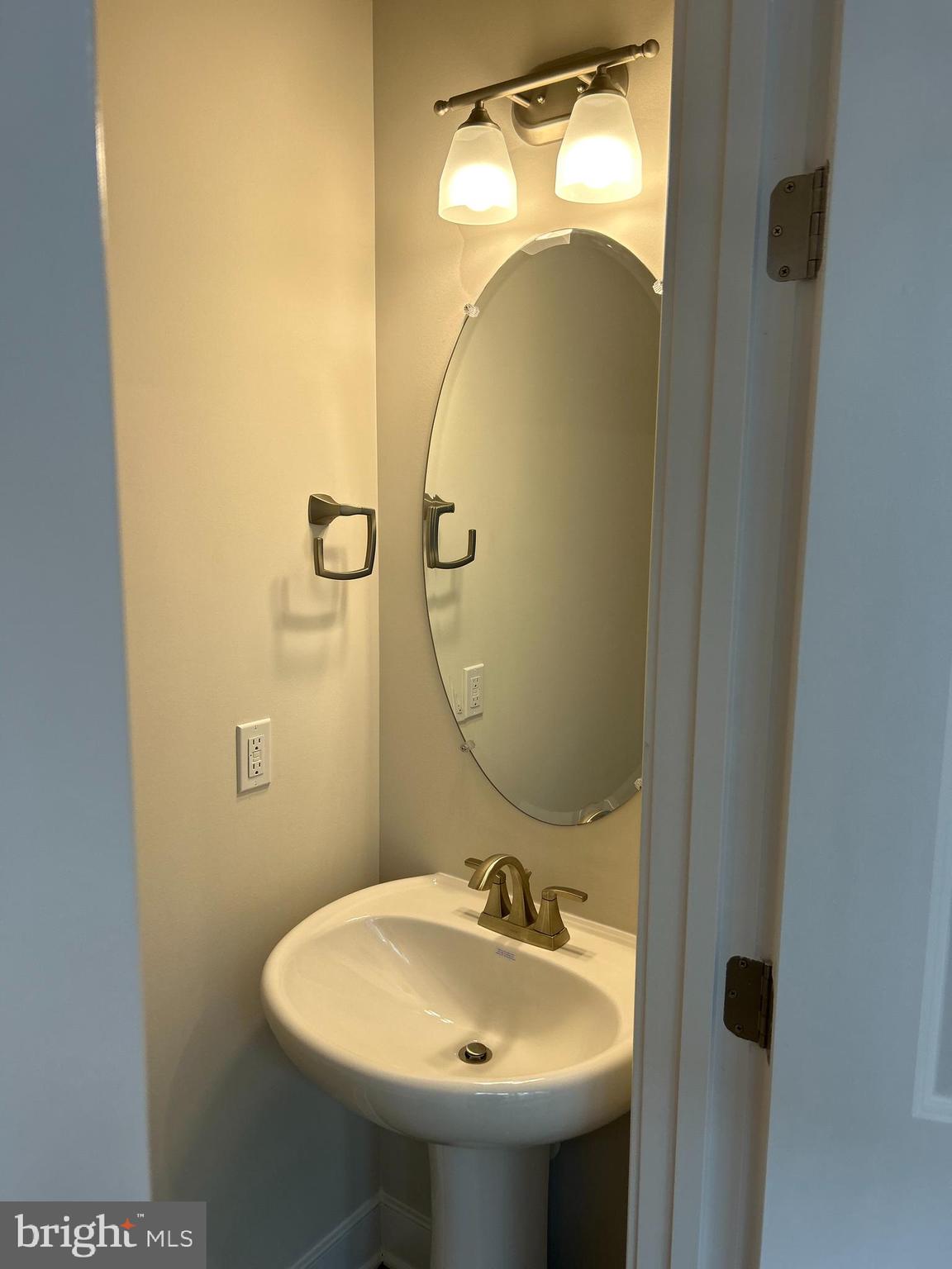 RESTON ARBORETUM - Residential Lease