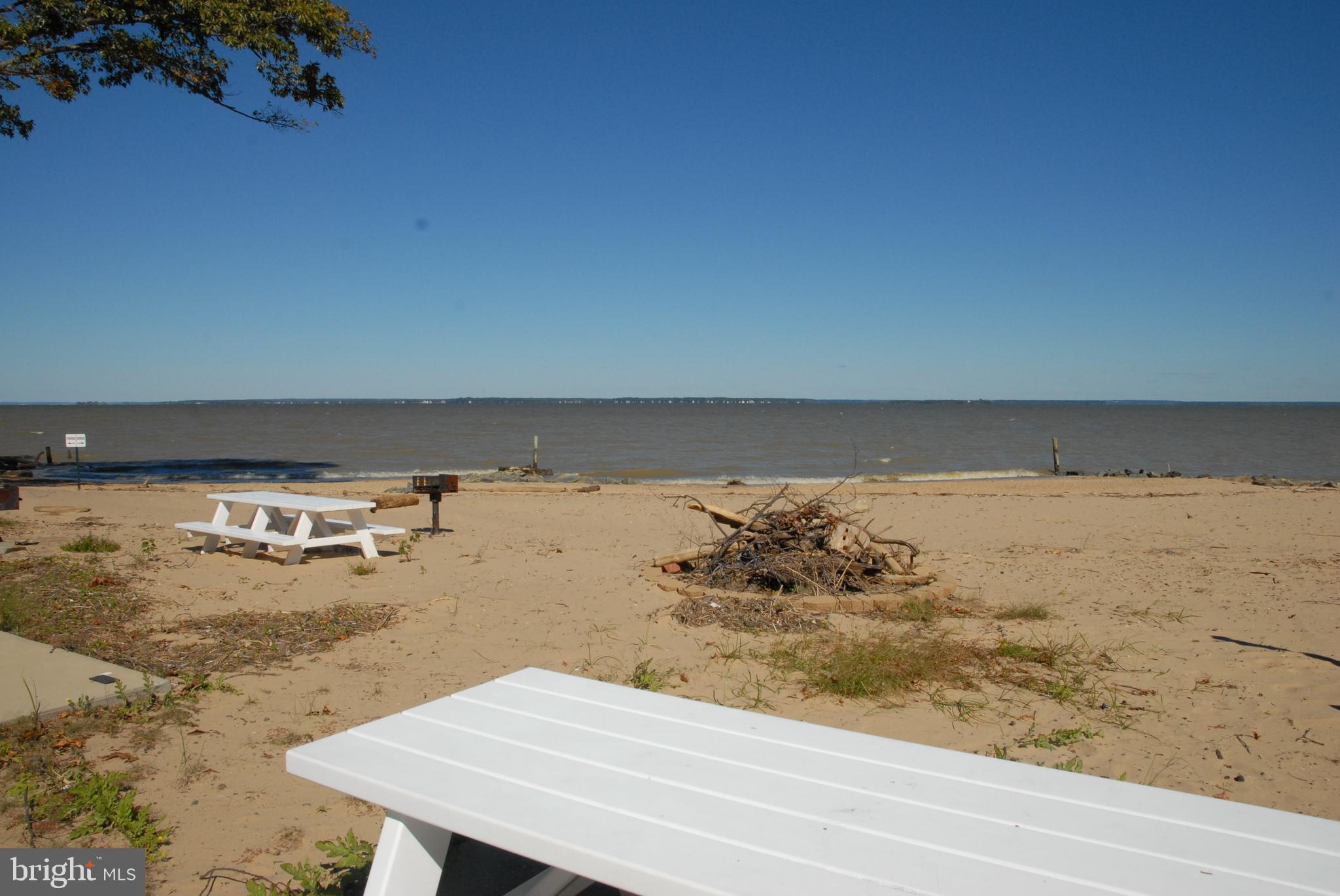 STRATFORD HARBOUR - Land