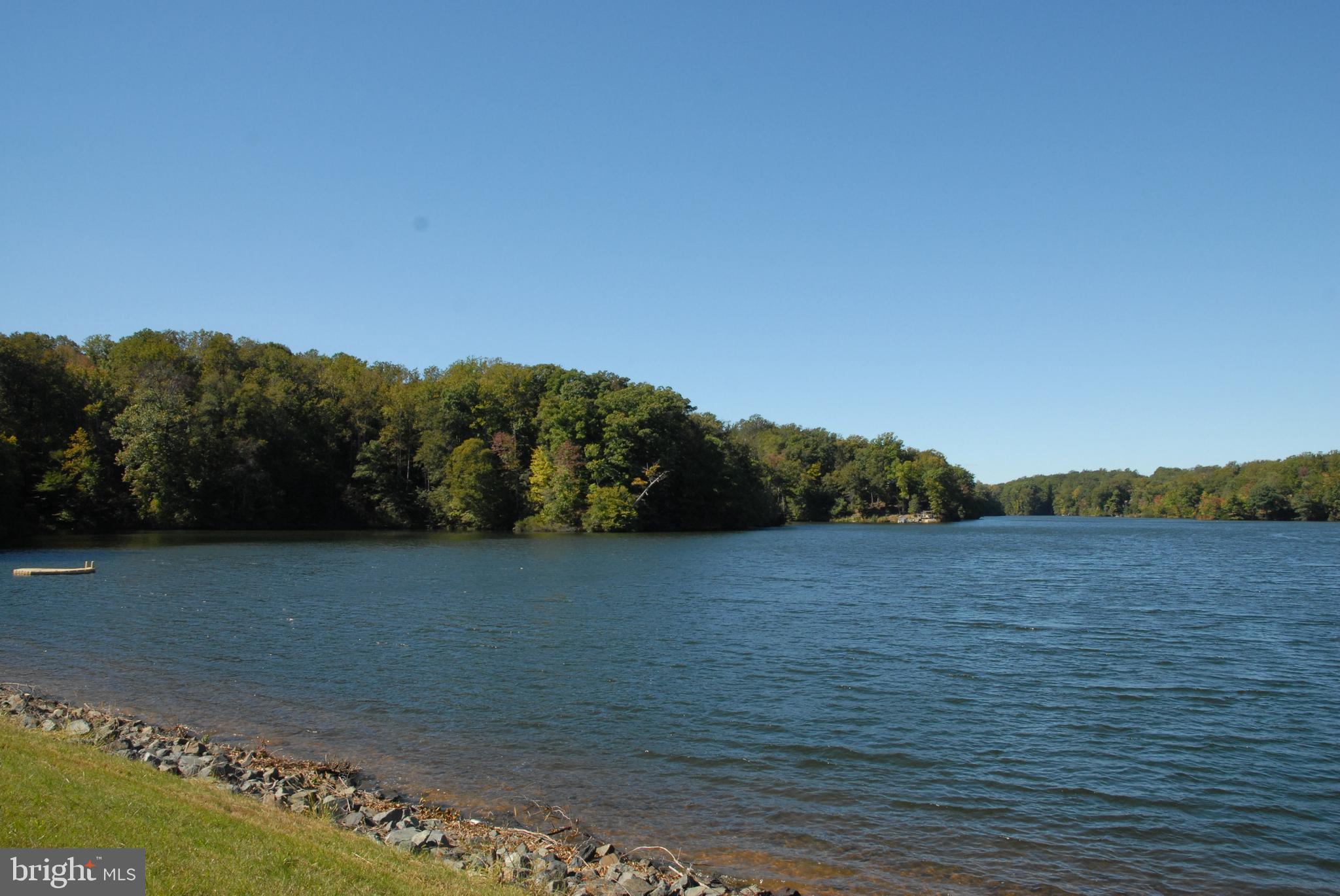 STRATFORD HARBOUR - Land