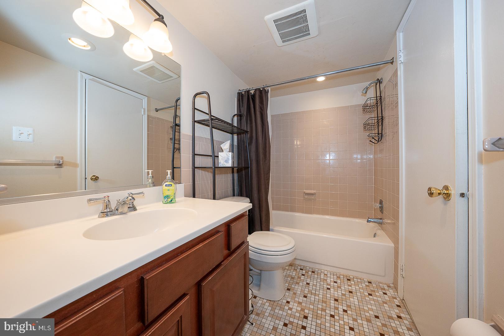 OXFORD OF BLUE BELL - Residential