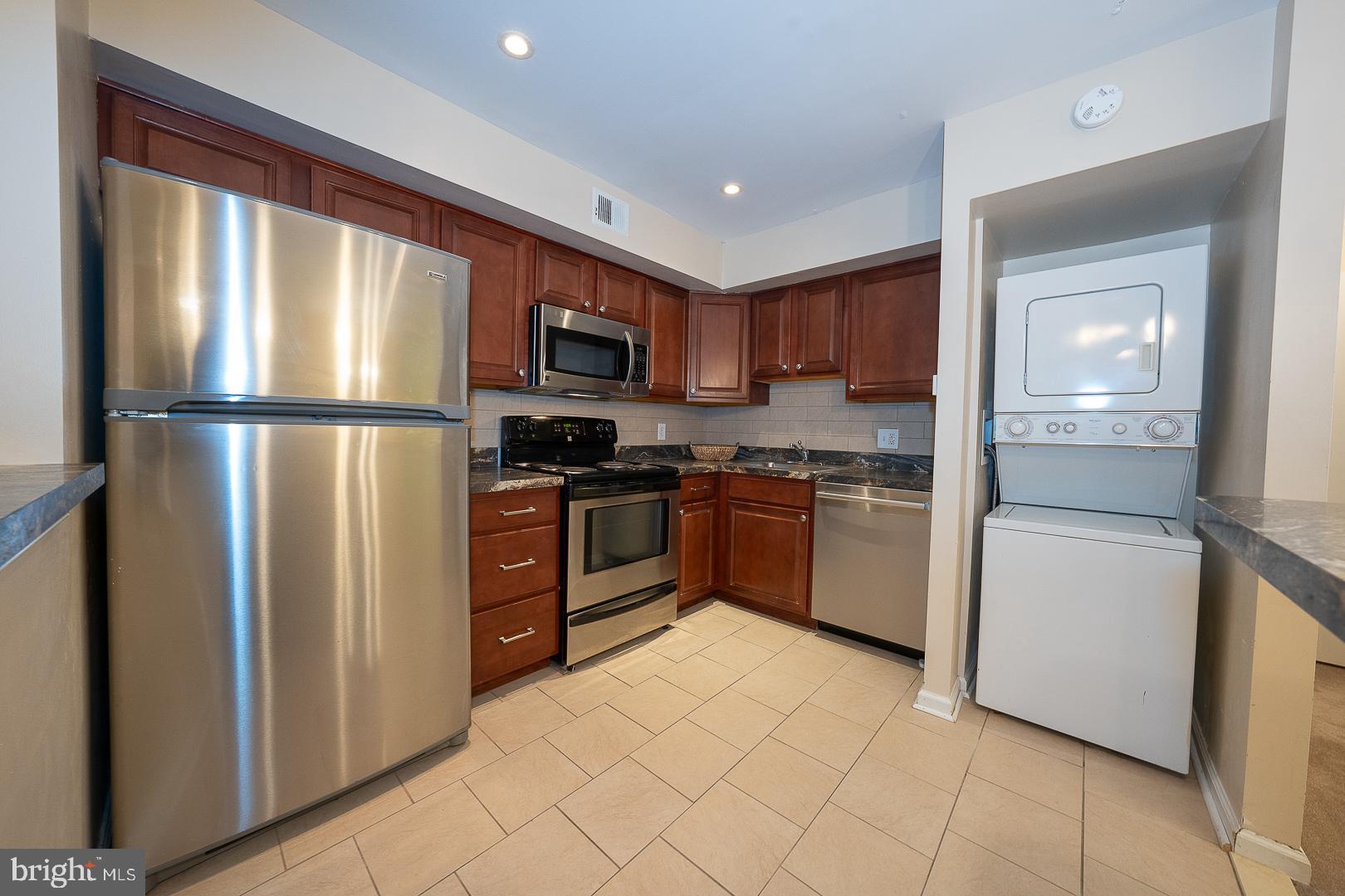 OXFORD OF BLUE BELL - Residential