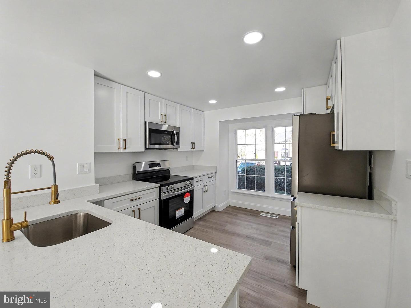 SUFFOLK PLACE - Residential Lease