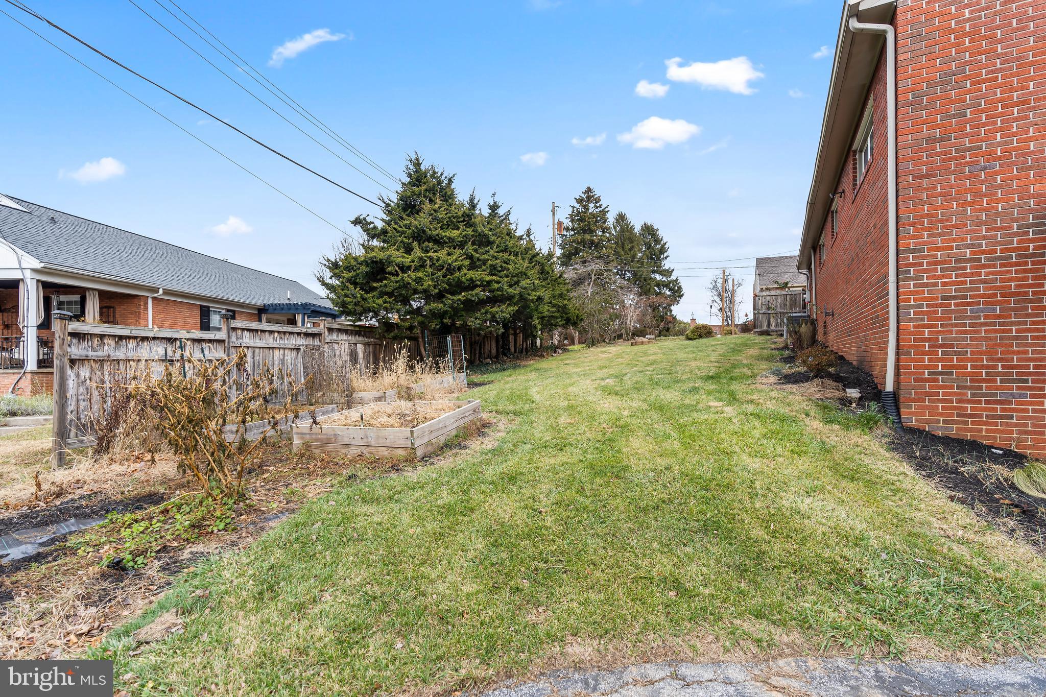 EASTLAND HILLS - Residential