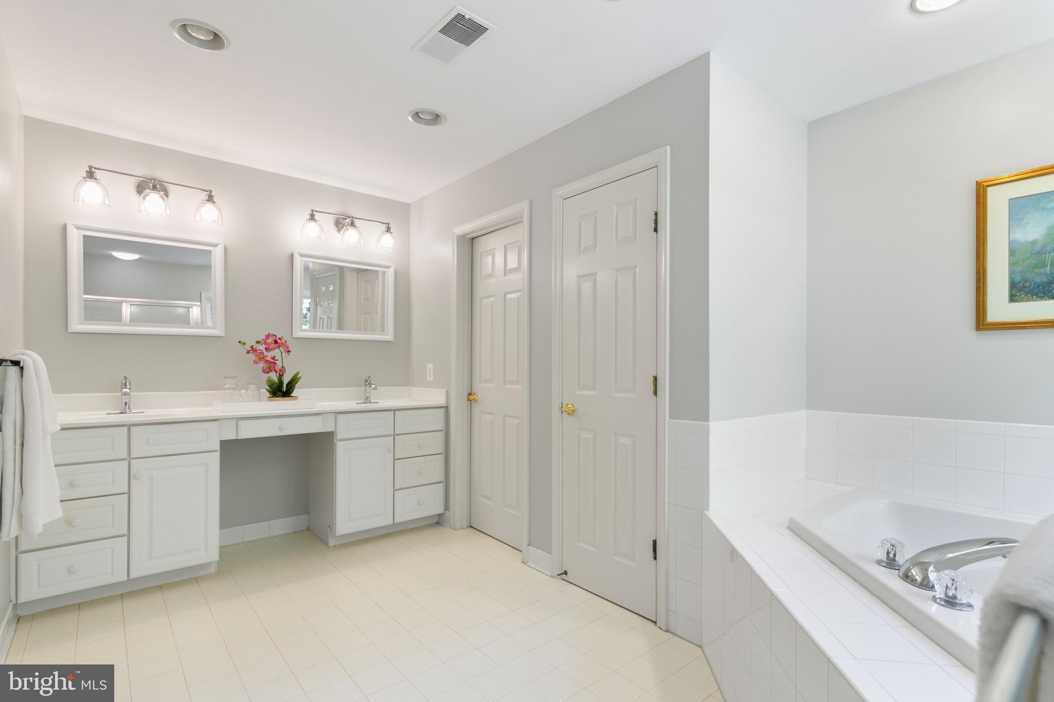 WHITEHALL MANOR - Residential