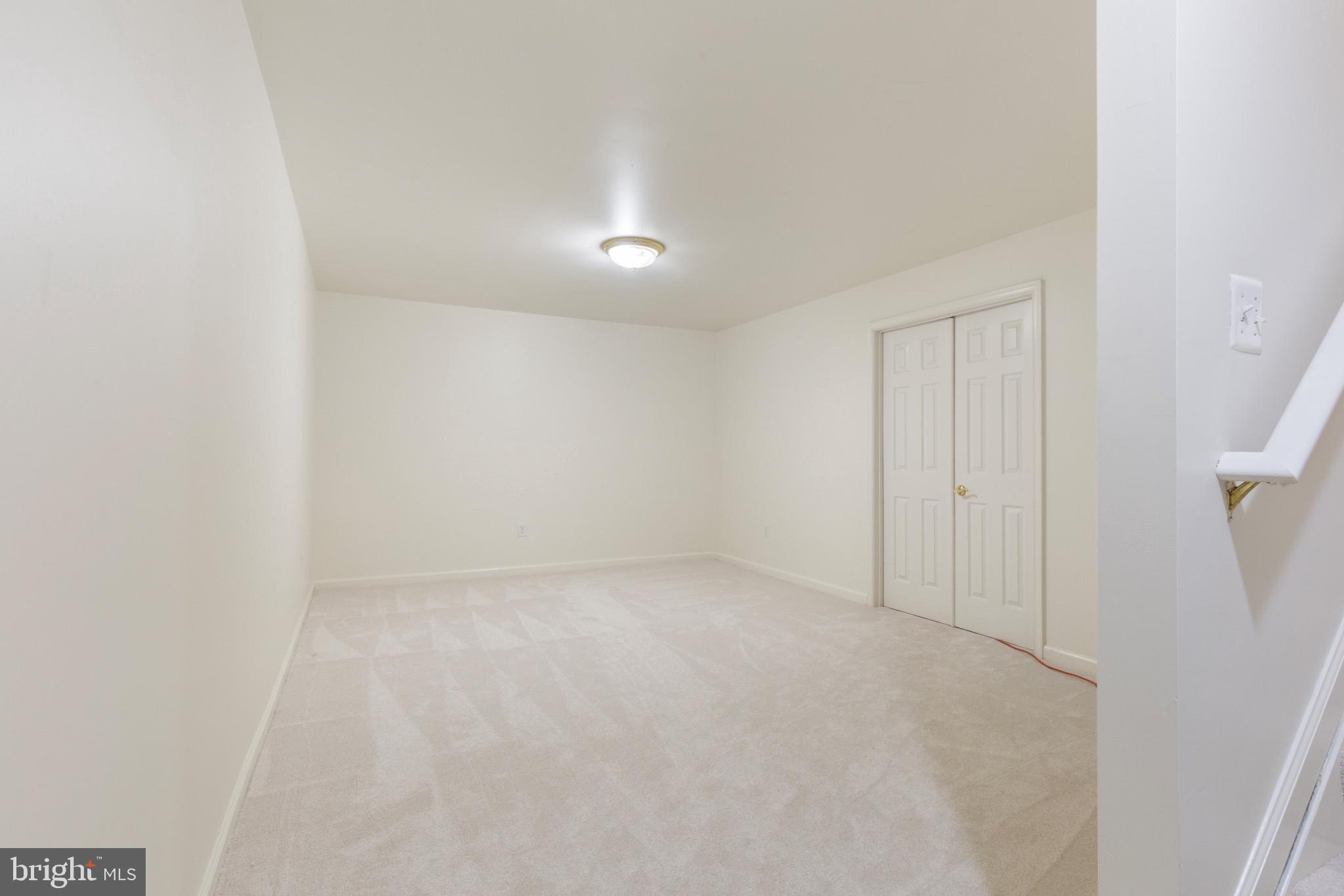 WHITEHALL MANOR - Residential