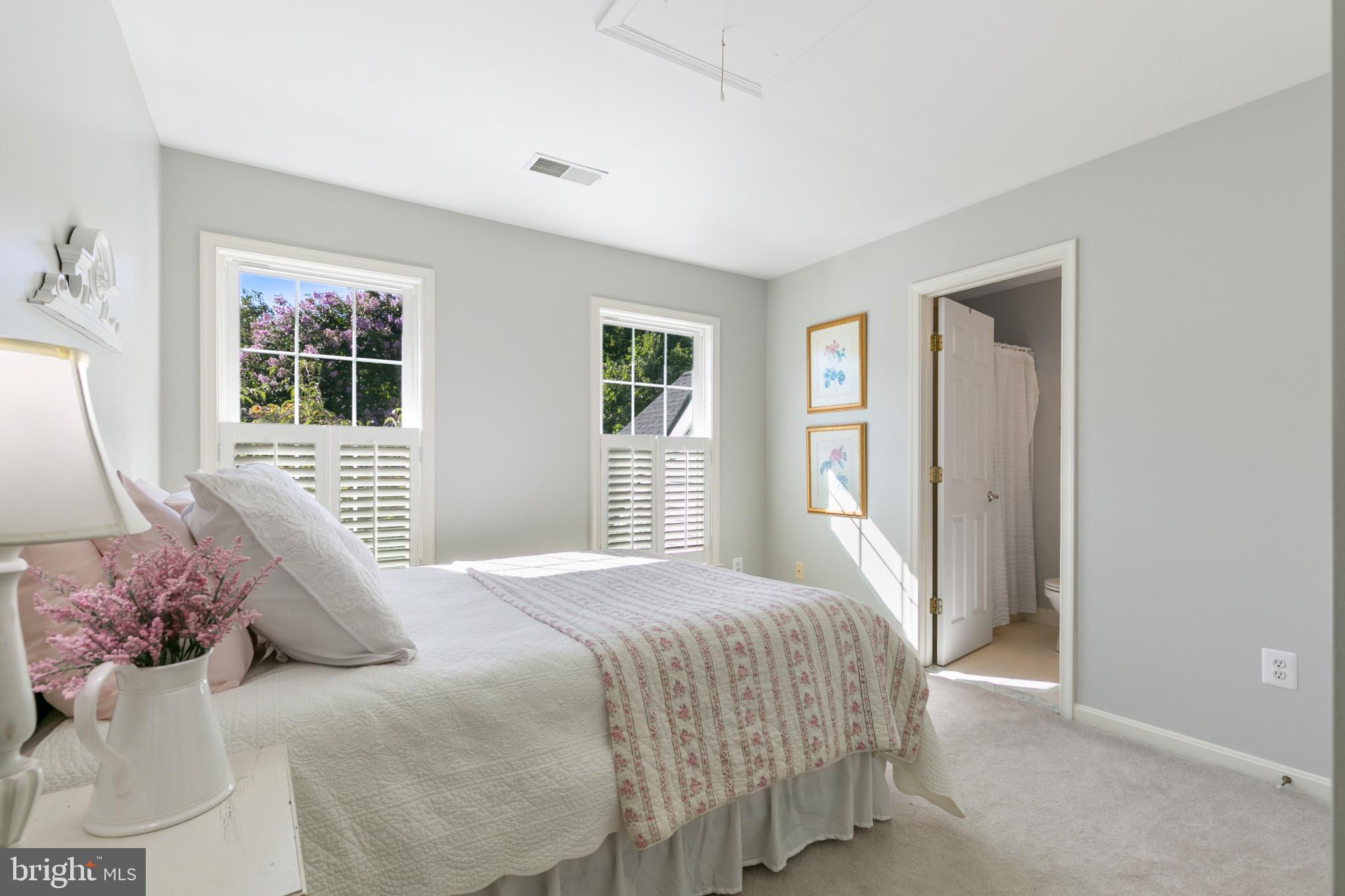 WHITEHALL MANOR - Residential