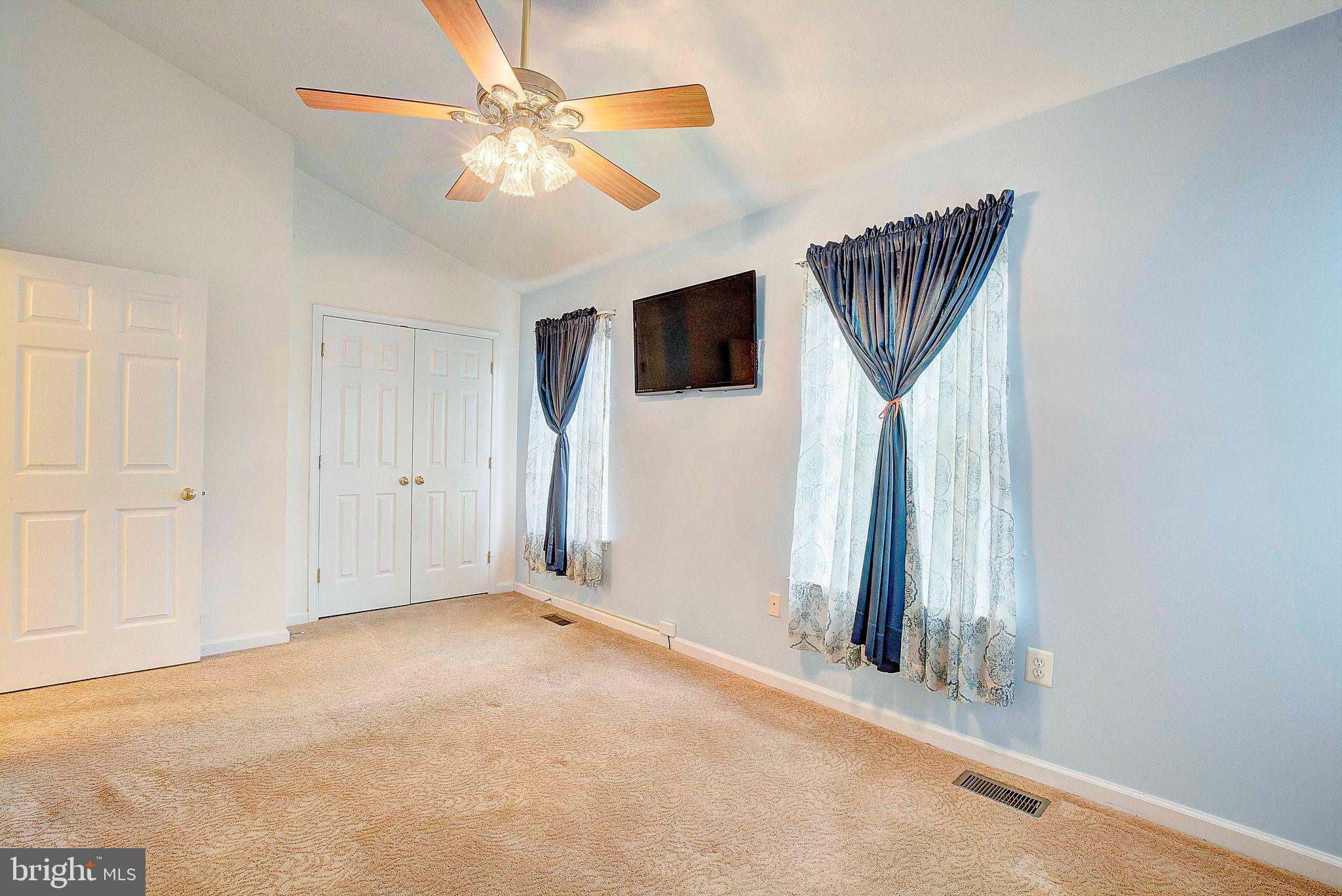 FARMINGTON VILLAGE - Residential