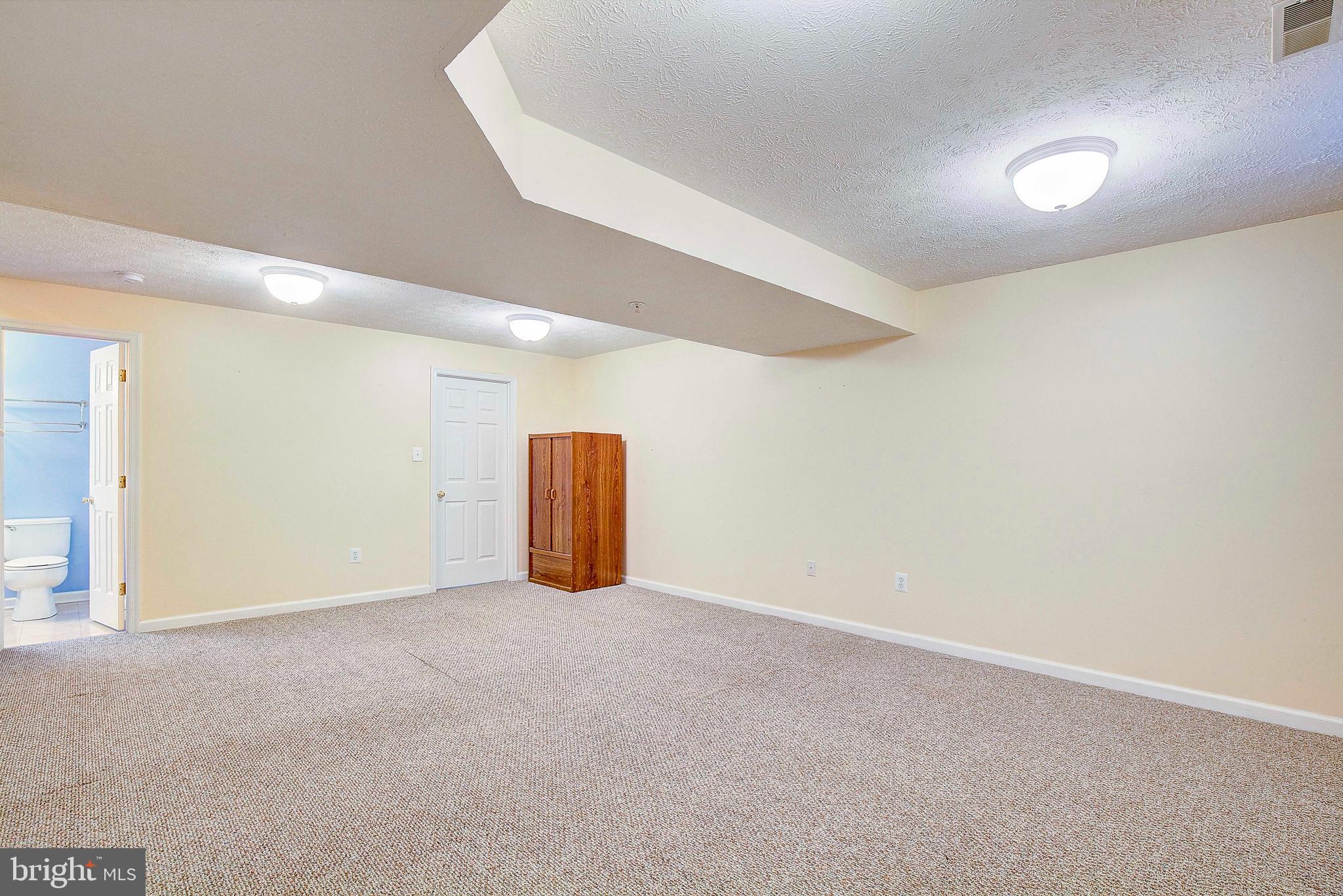 FARMINGTON VILLAGE - Residential