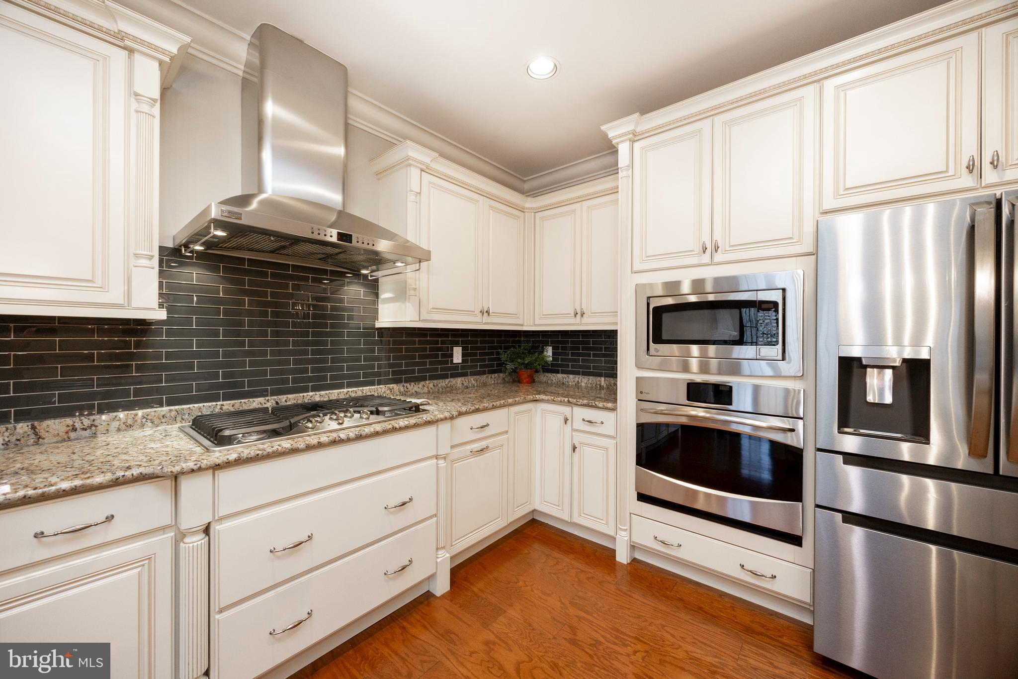 WELLINGTON EAGLEVIEW - Residential