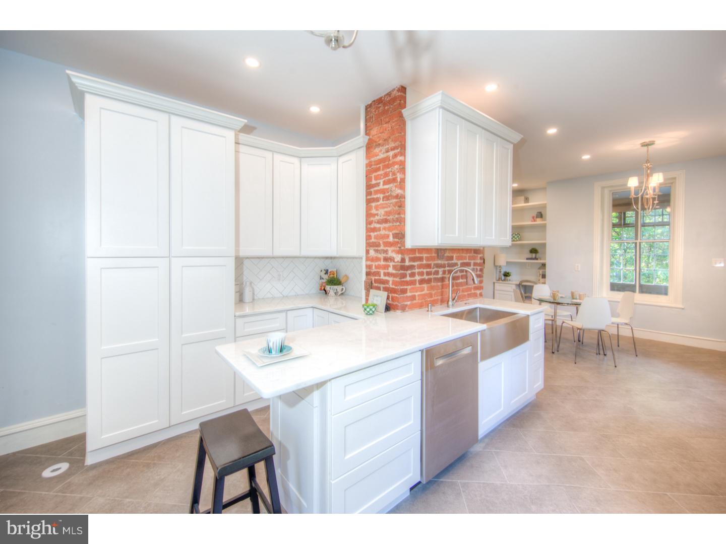 CHESTNUT HILL - Residential