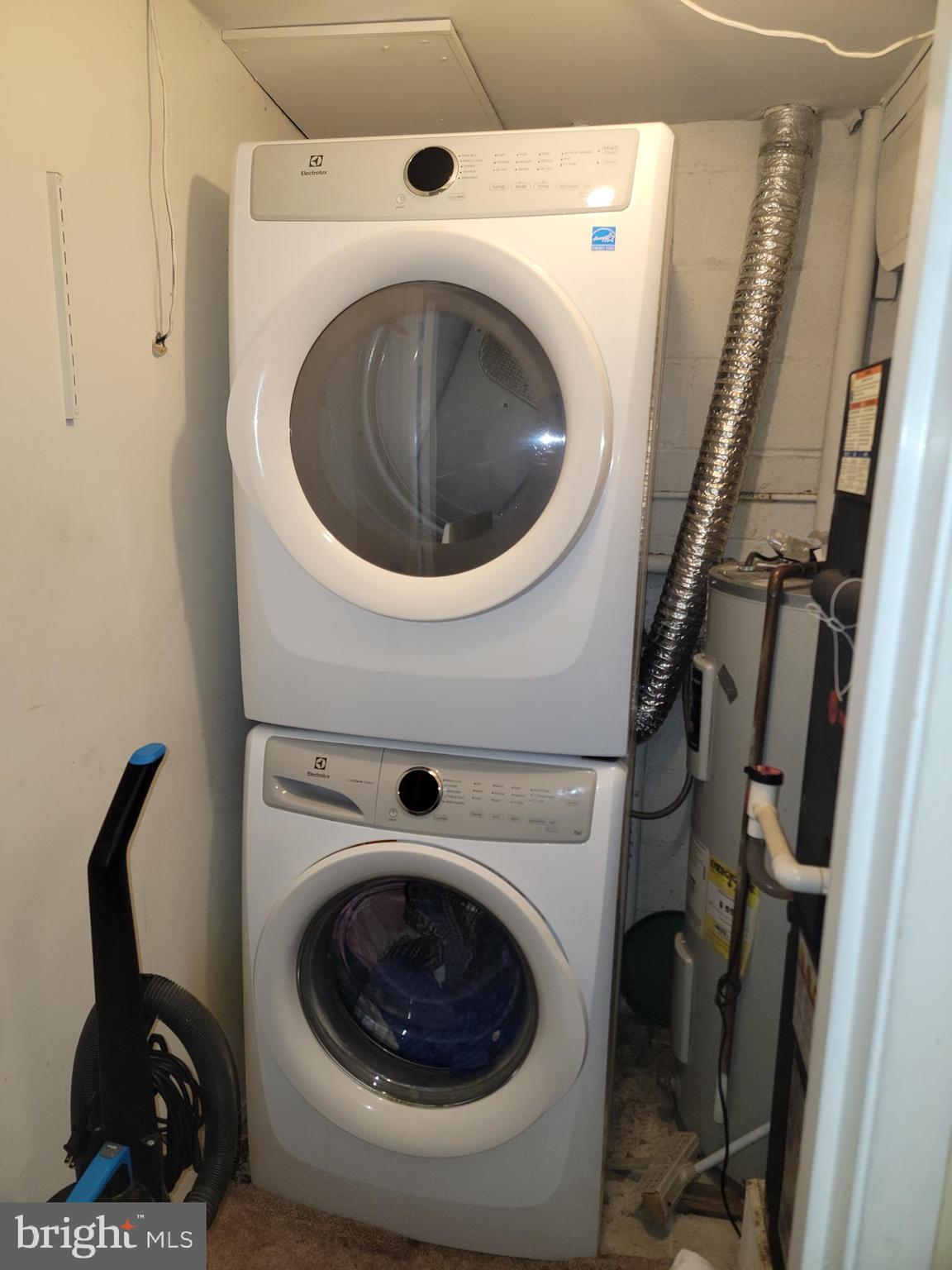 JEFFERSON MEWS - Residential Lease