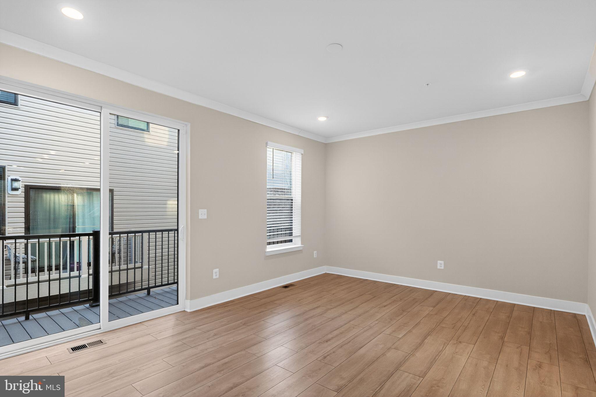 MEDFIELD - Residential