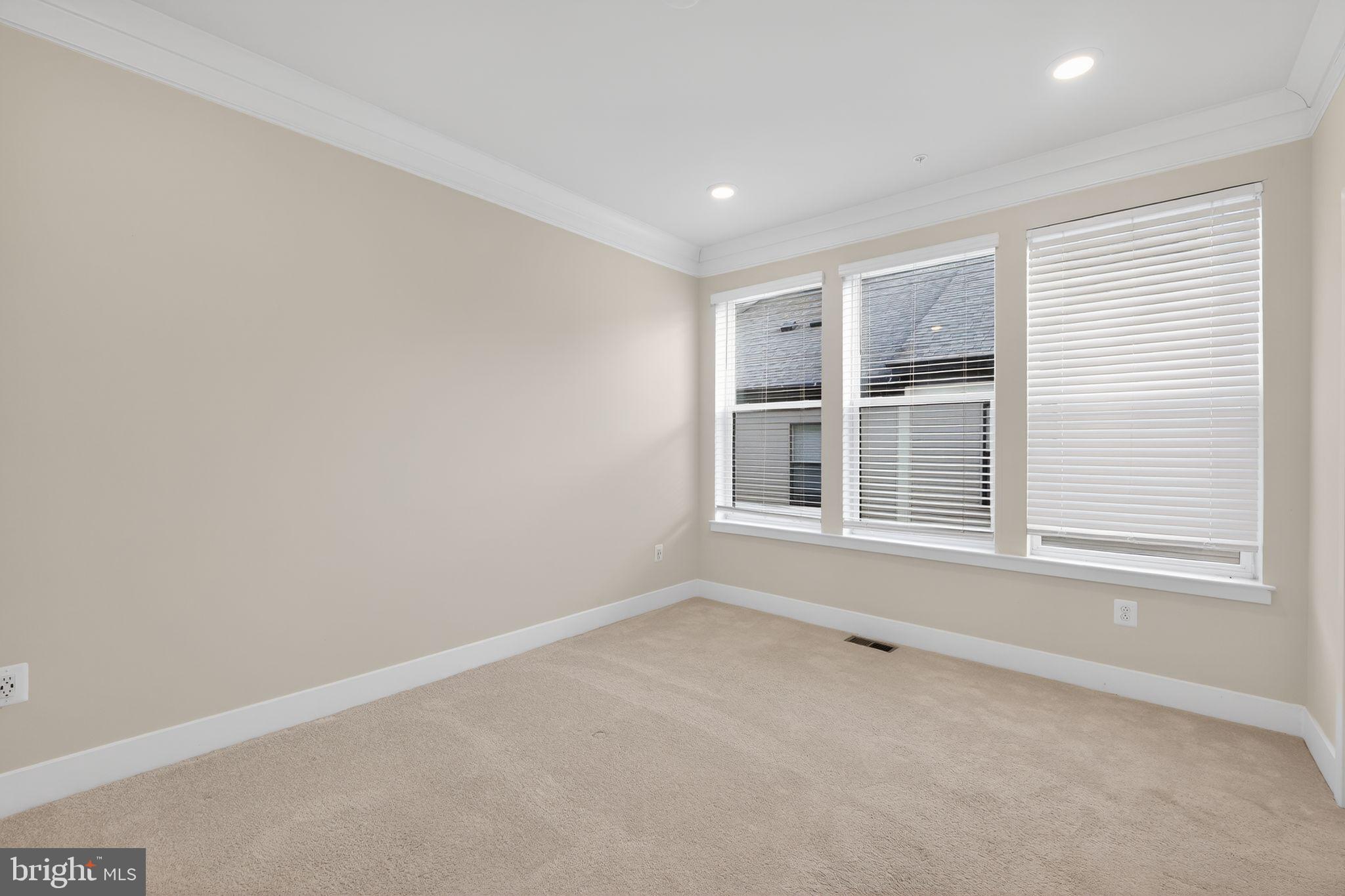 MEDFIELD - Residential