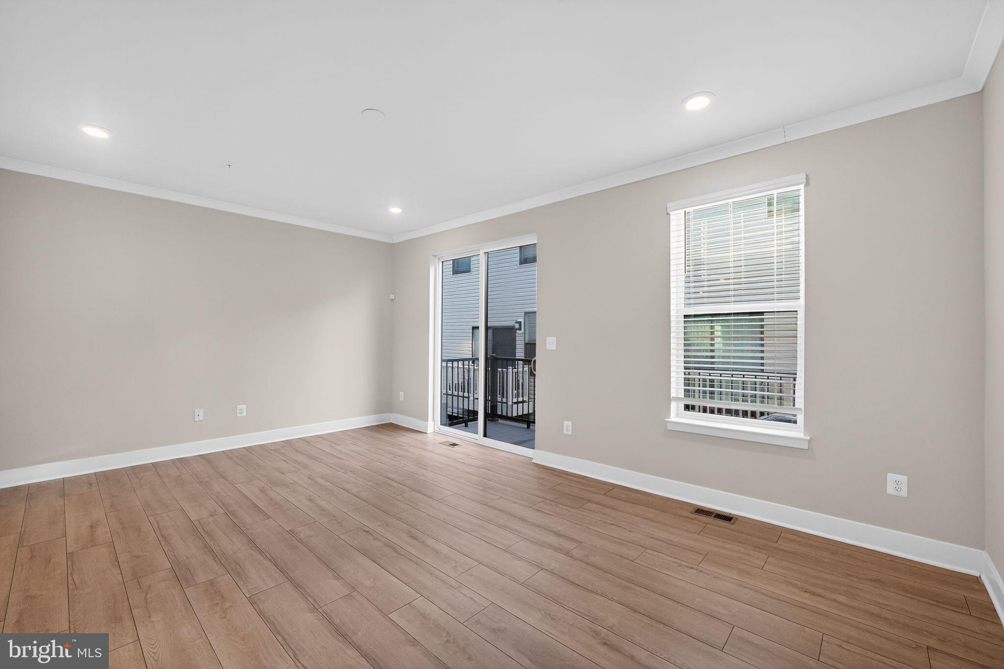 MEDFIELD - Residential