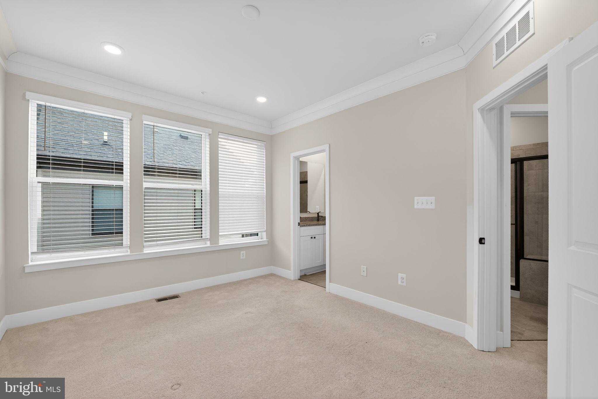 MEDFIELD - Residential