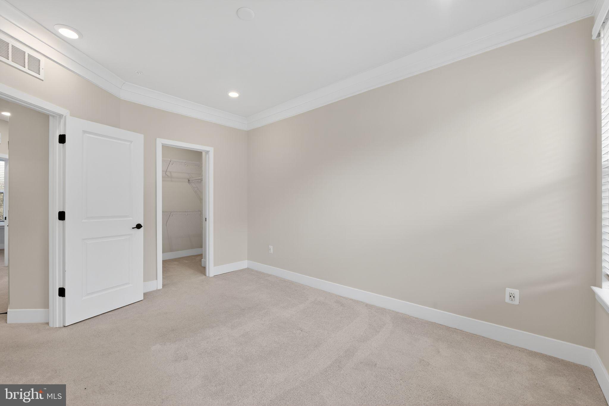 MEDFIELD - Residential