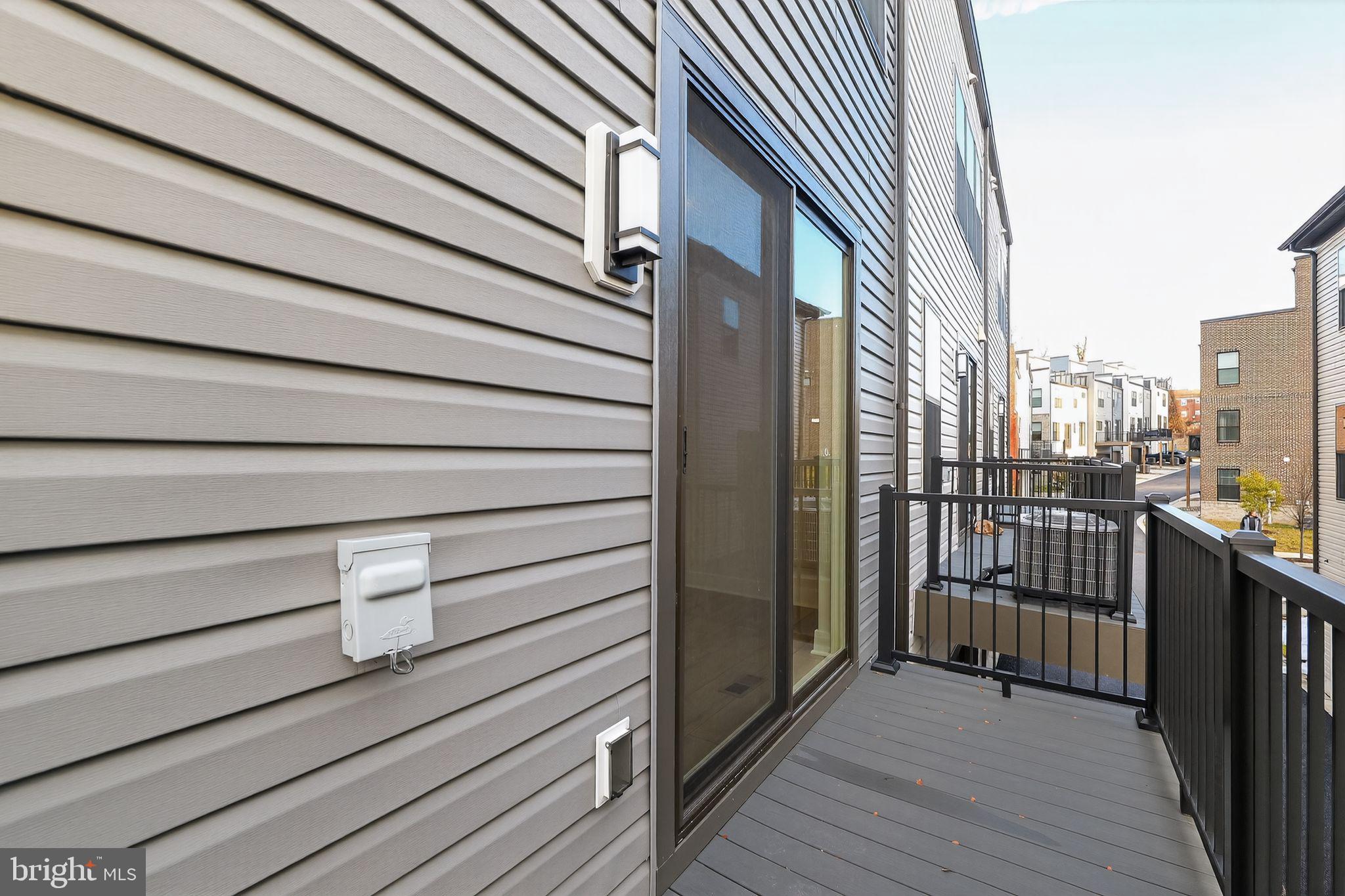 MEDFIELD - Residential