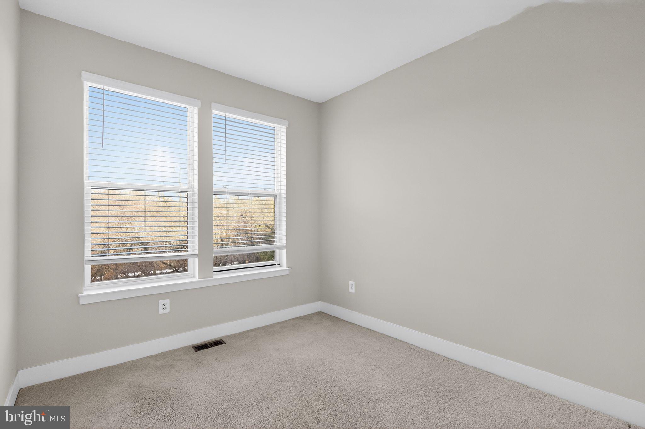 MEDFIELD - Residential