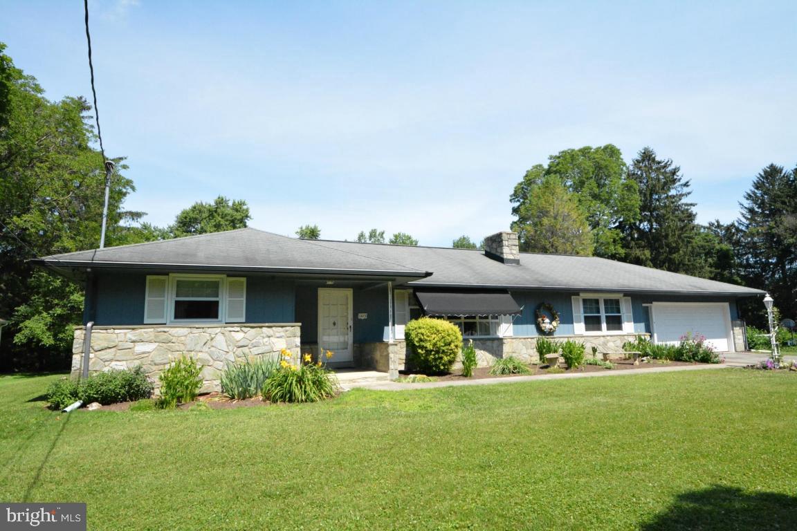 Large, 1+ Acre Lot! This extremely well maintained one level home has 4 garage spaces plus extra work area. Easy access to all major roads. A large screened room overlooks the ample yard space with many possibilities. For all Open Houses, visit http://www.LancasterOpenHouses.com/