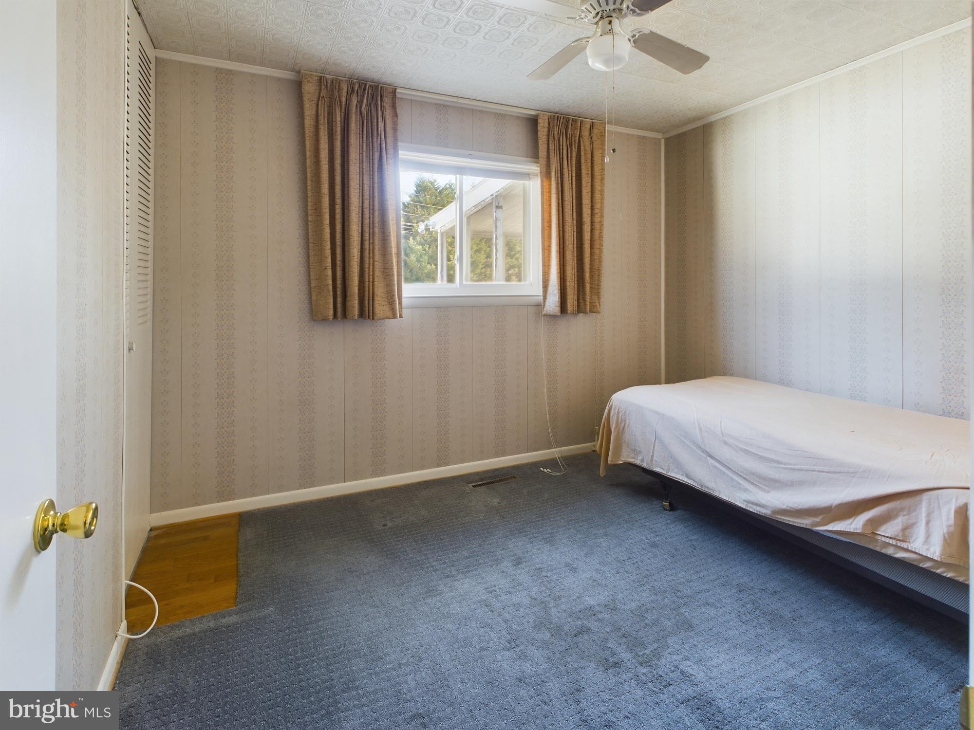 HALLMARK MANOR - Residential