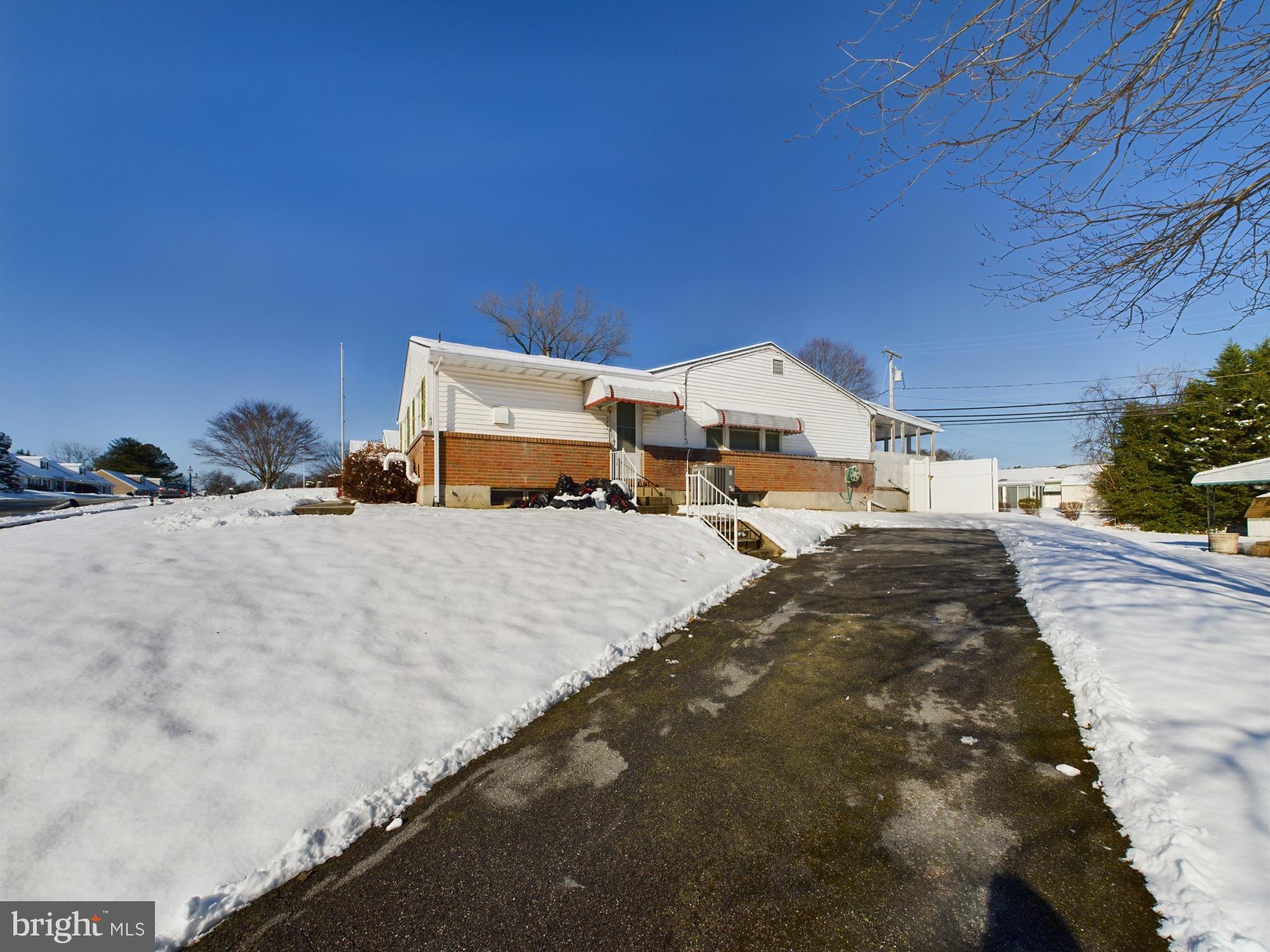 HALLMARK MANOR - Residential