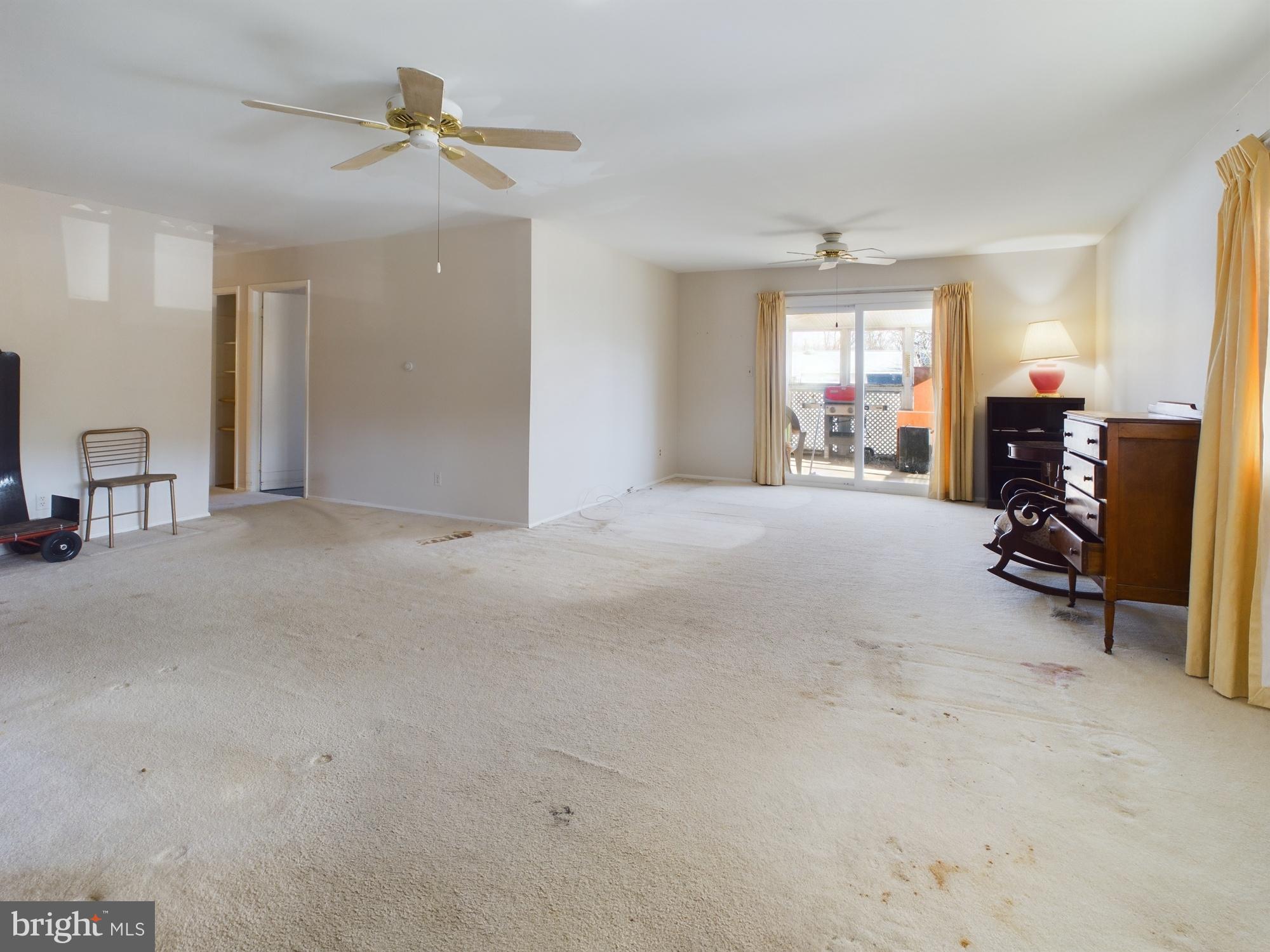 HALLMARK MANOR - Residential