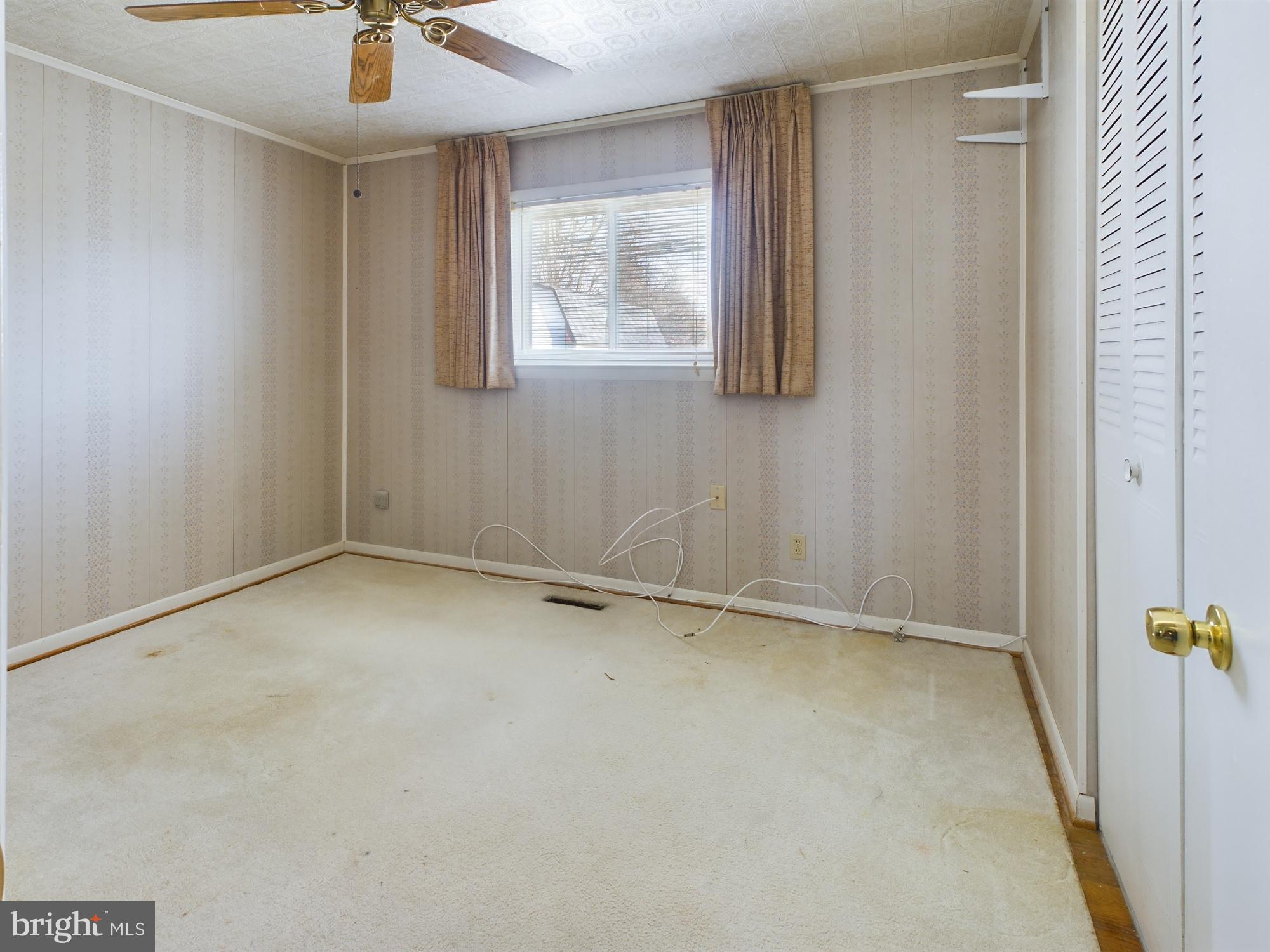 HALLMARK MANOR - Residential