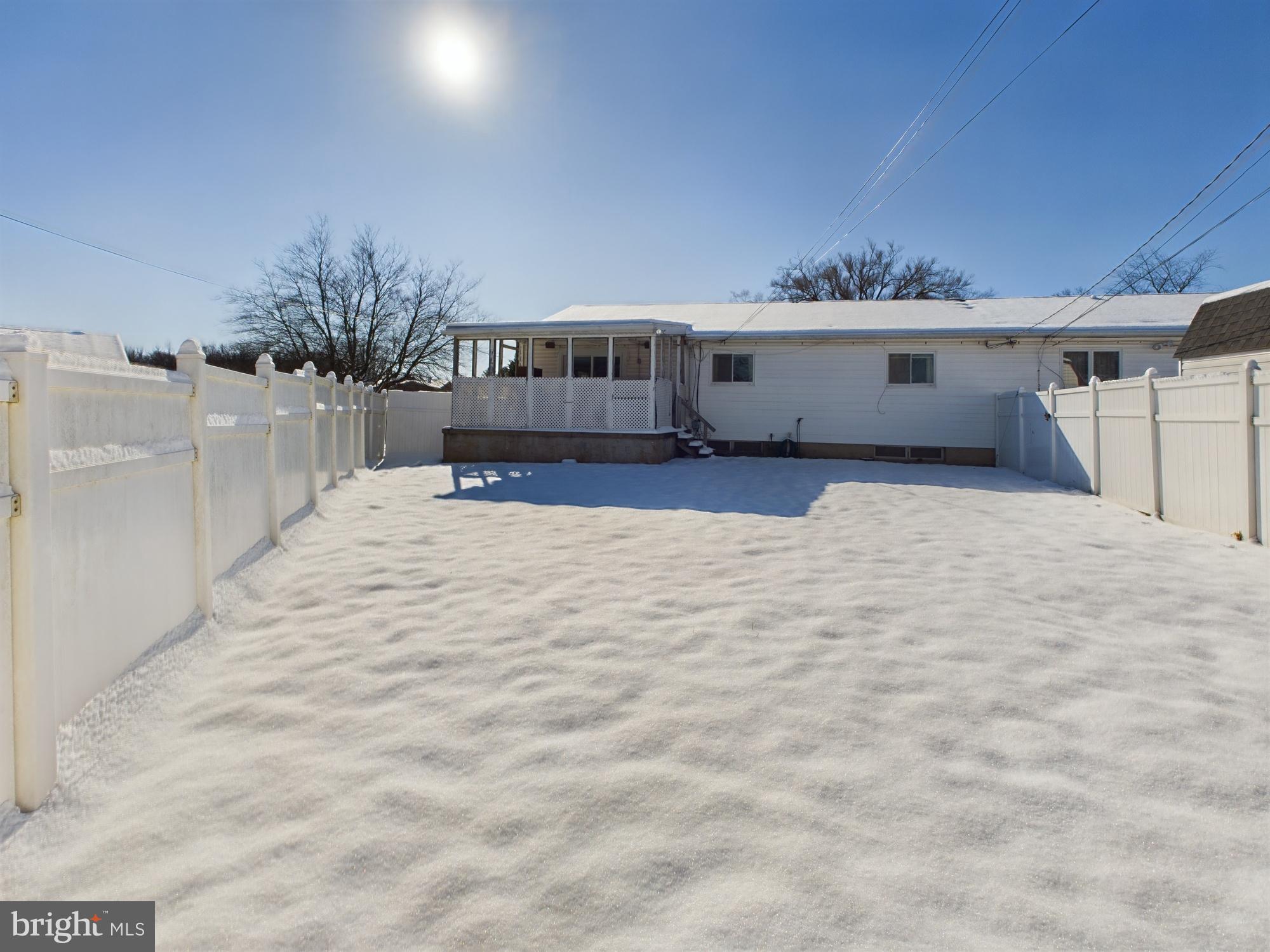 HALLMARK MANOR - Residential