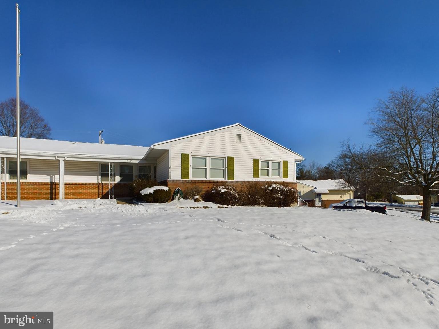 HALLMARK MANOR - Residential