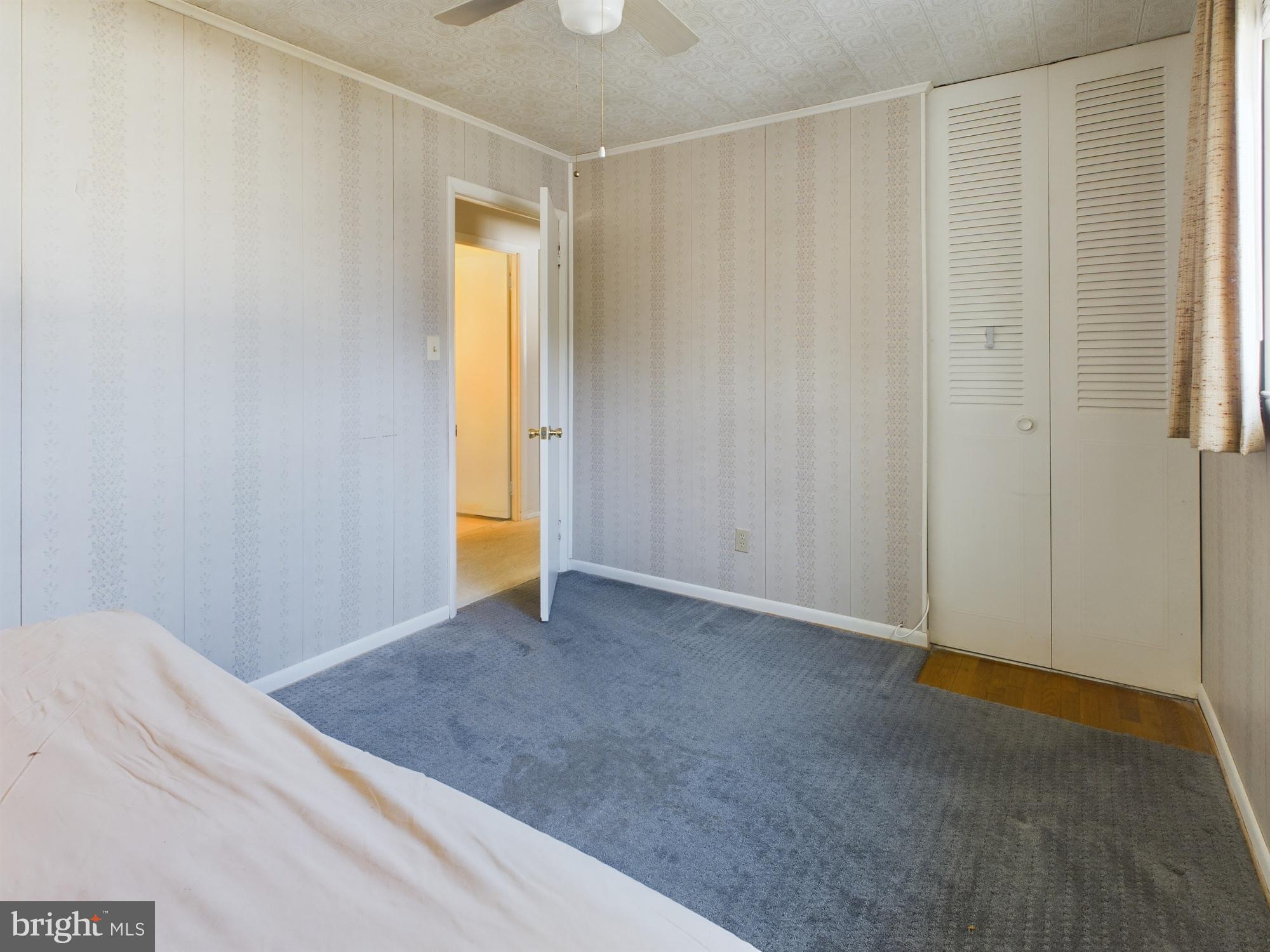 HALLMARK MANOR - Residential