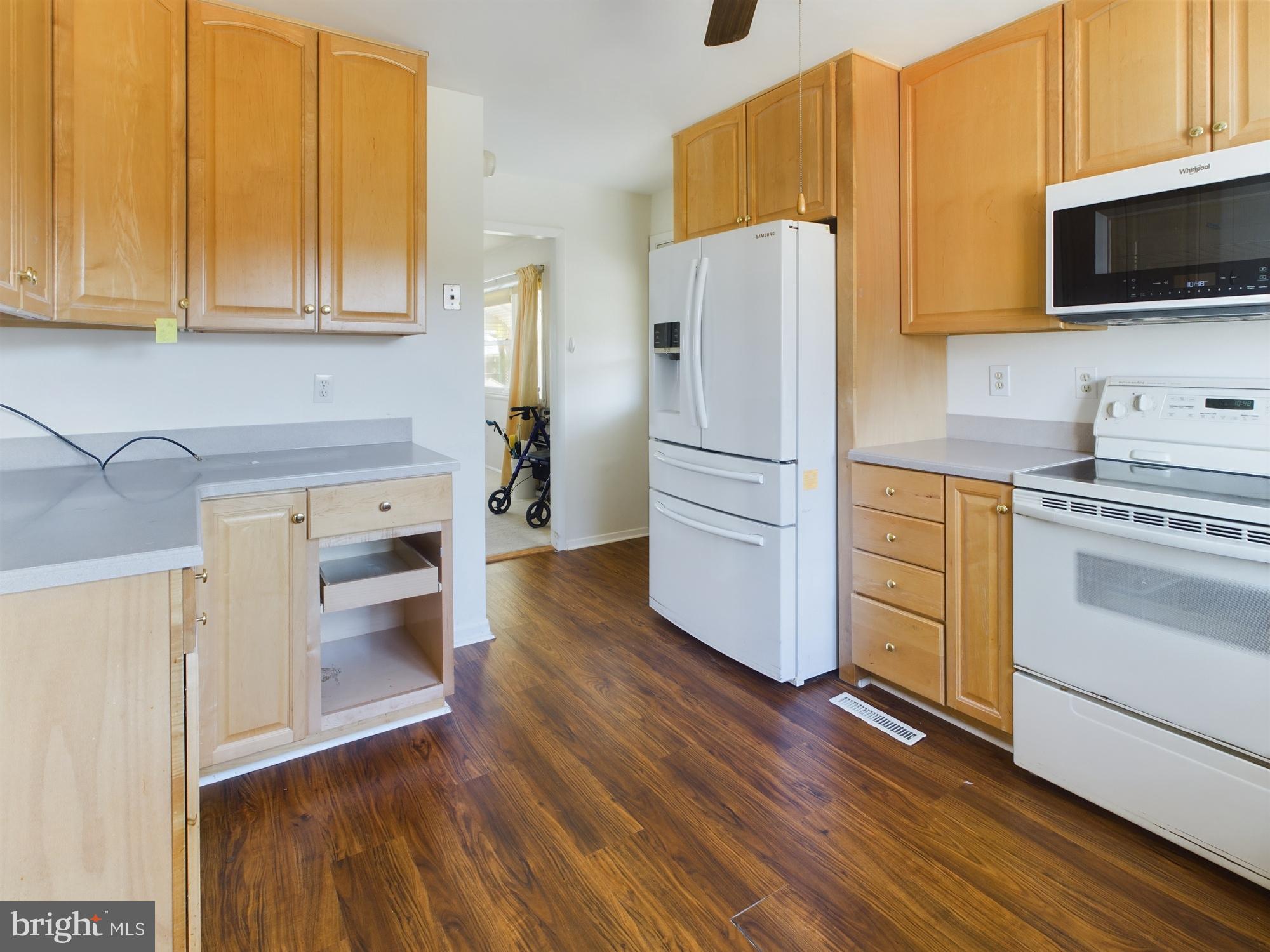 HALLMARK MANOR - Residential