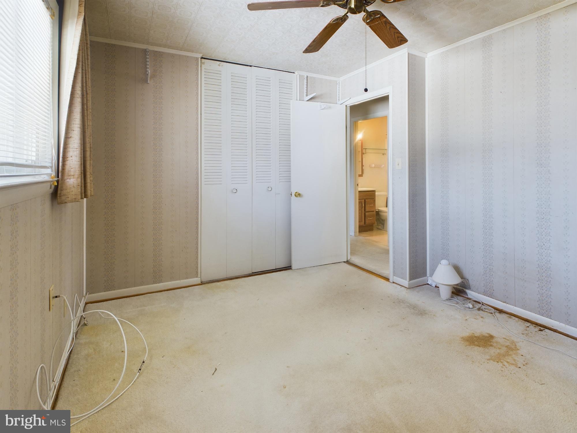 HALLMARK MANOR - Residential