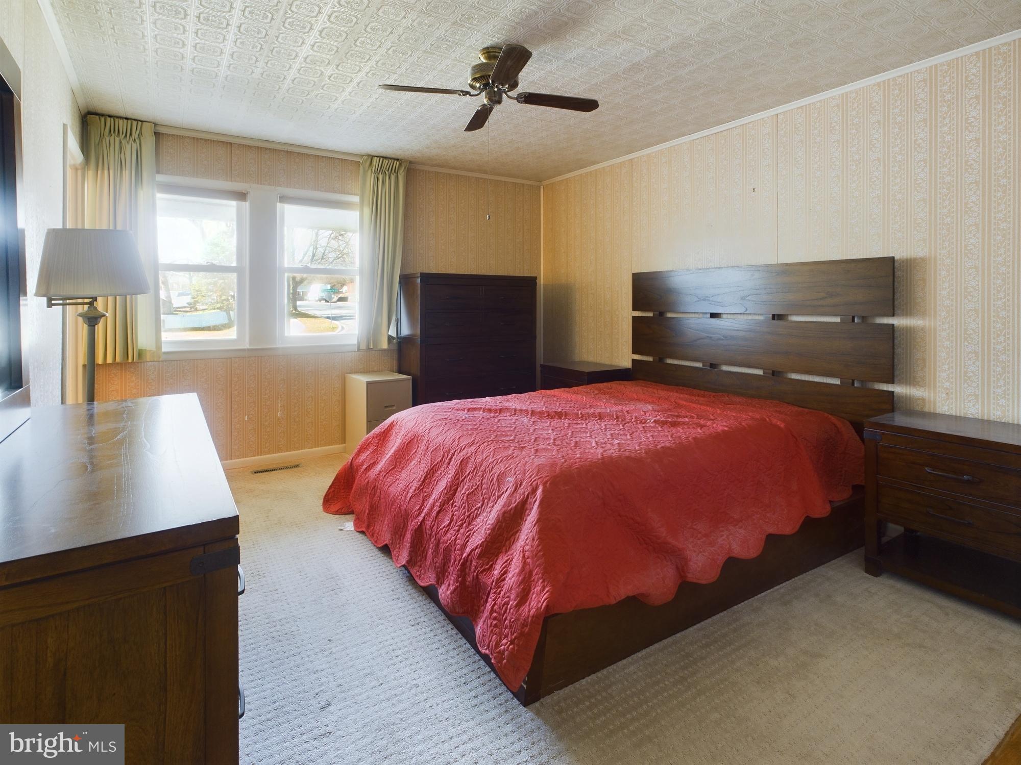 HALLMARK MANOR - Residential