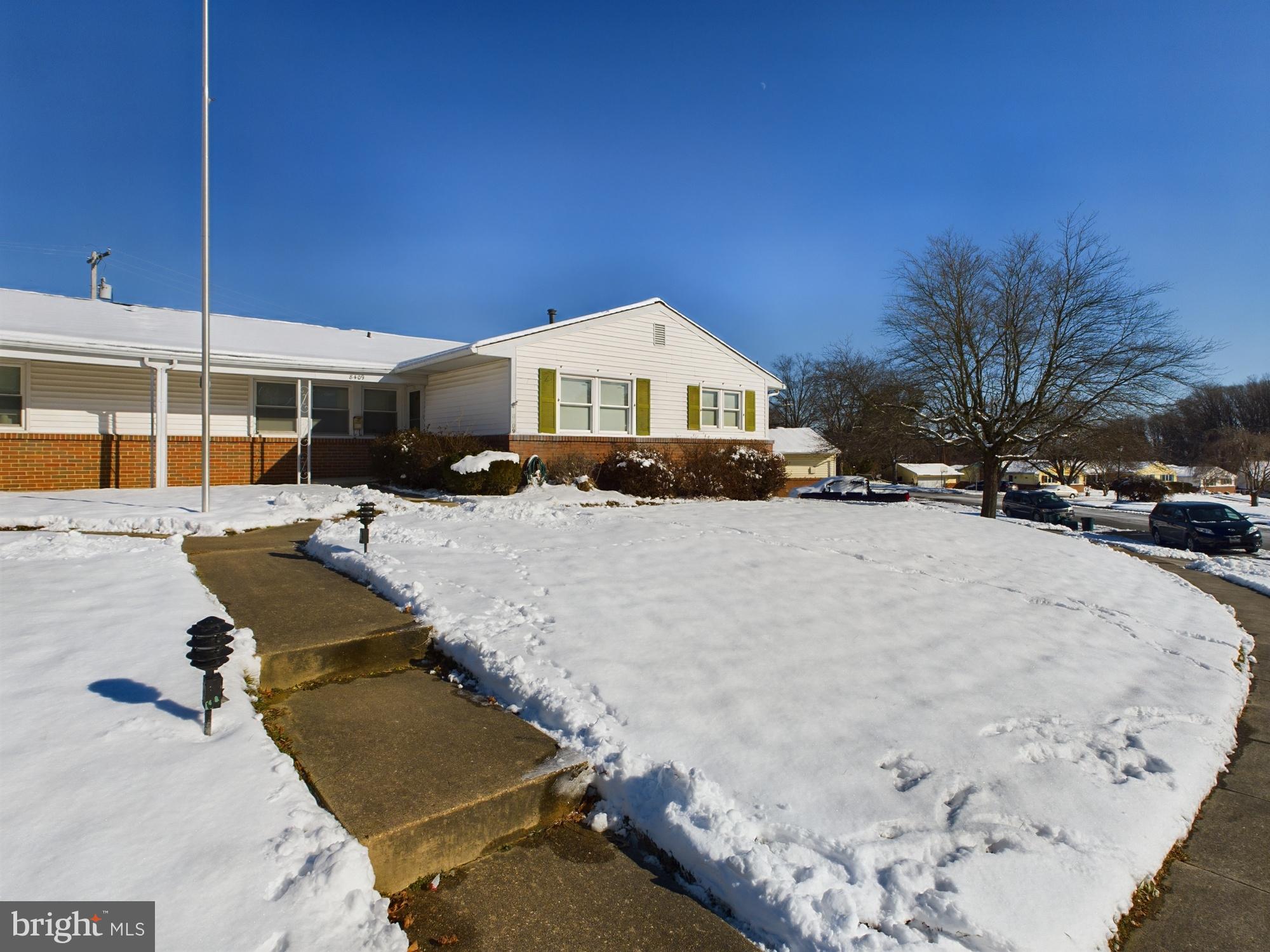 HALLMARK MANOR - Residential