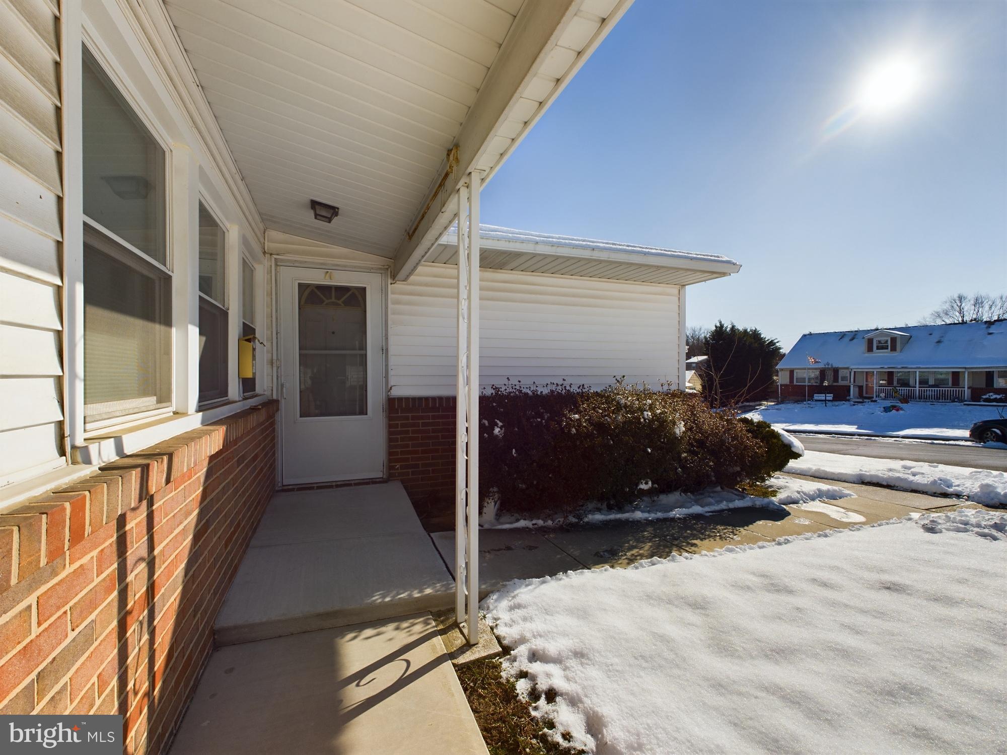 HALLMARK MANOR - Residential