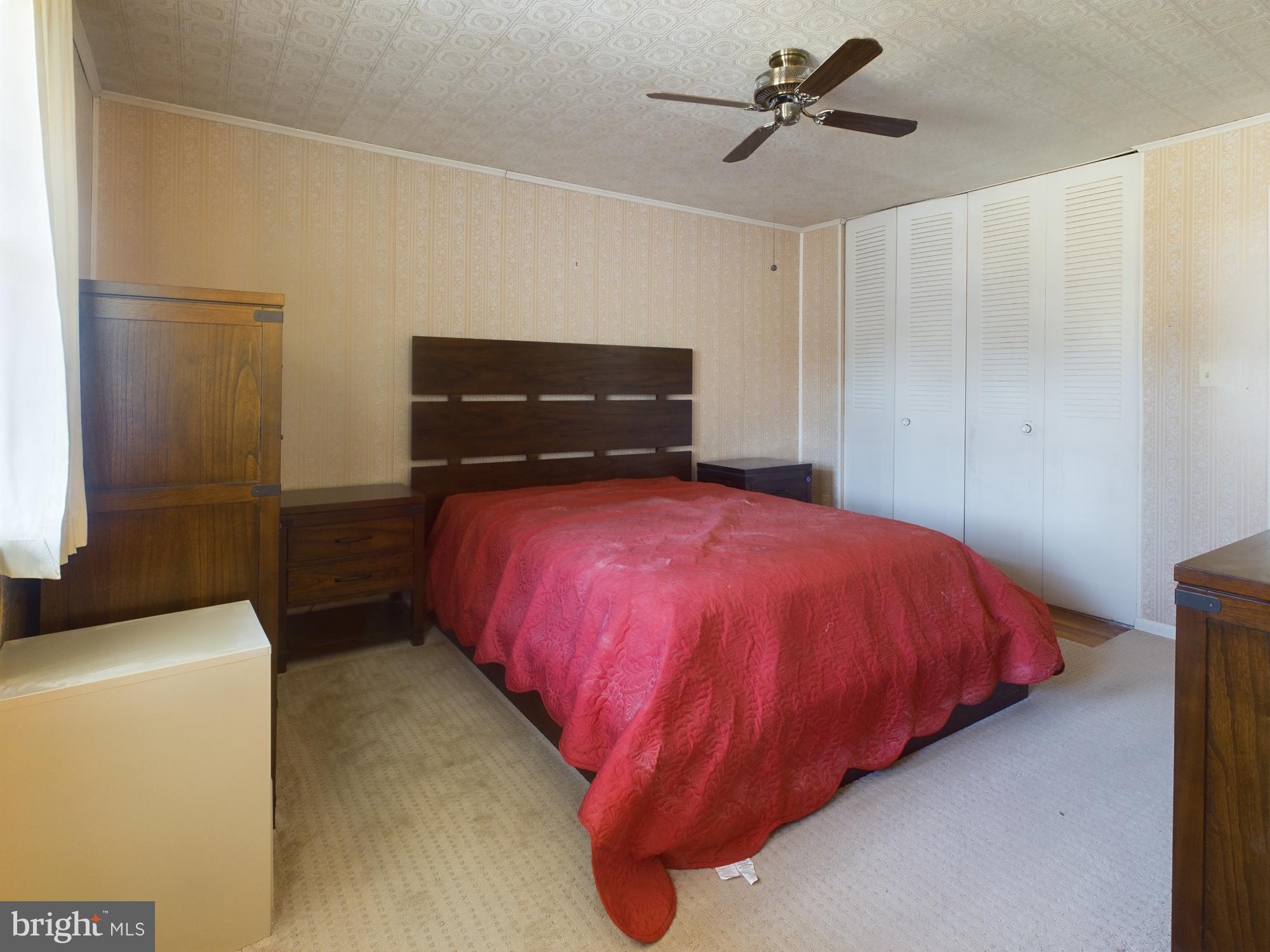 HALLMARK MANOR - Residential